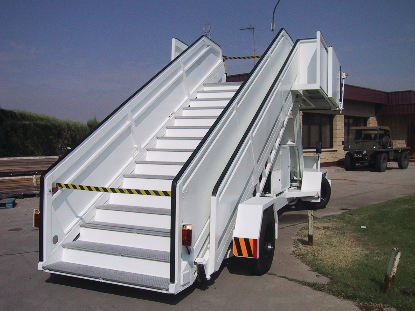 Selfpropelledpassengerstep 10024696