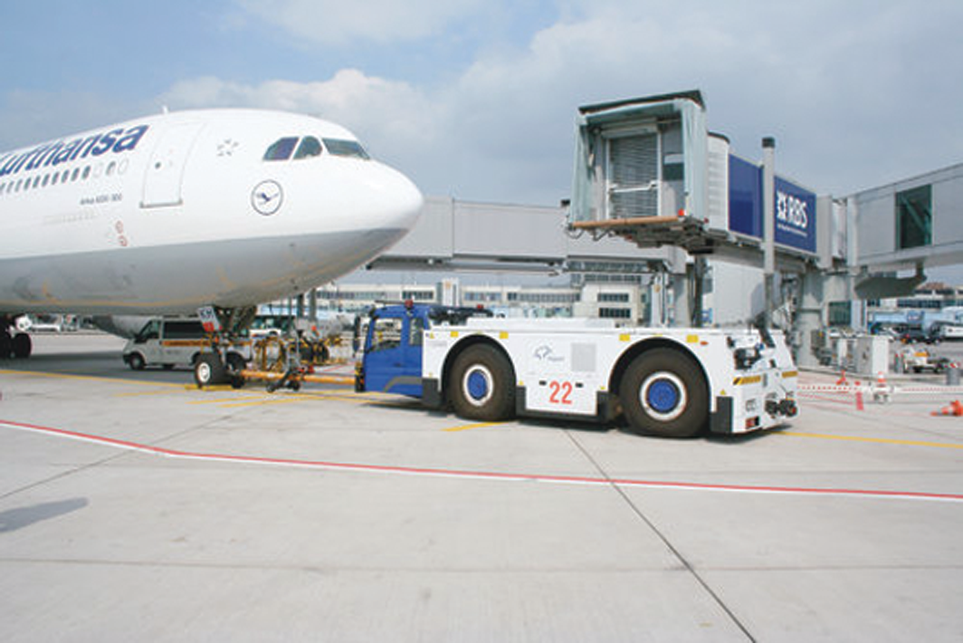 Towbearaircrafttractor 10025256