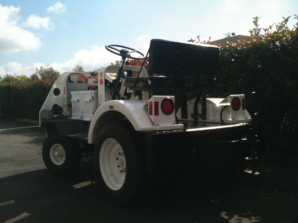 Corvus Energy plans to use this tug to test GSE powered with lithium-ion batteries. Two battery modules for a total of 13 kilowatts/hour power the tug.
