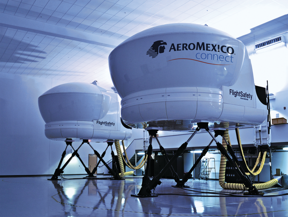 Flightsafety Aeromexico Embrae 10767575