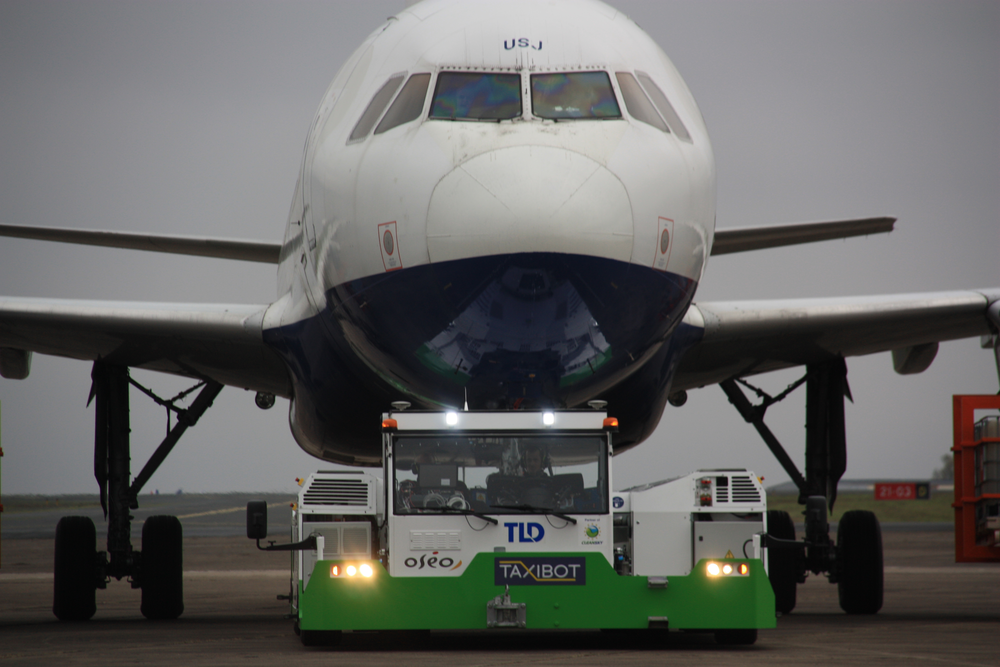 Memebers of the media had the chance to be a part of a recent demonstration in France of the Taxibot towing system.