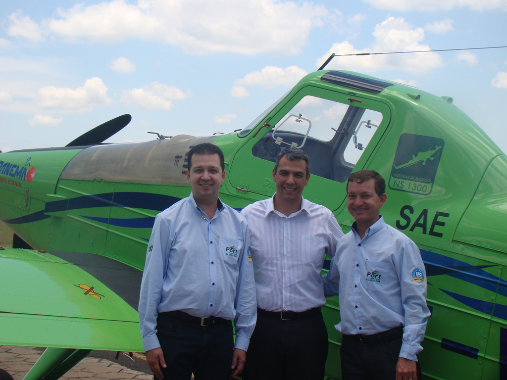 Clertan Alves Macedo, Executive Director of Fort Avia&ccedil;&atilde;o Agr&iacute;cola; Alexandre S&oacute;lis, General Manager - Embraer Botucatu Unit; Lourival Lopes Freitas, partner at Fort Avia&ccedil;&atilde;o Agr&iacute;cola.