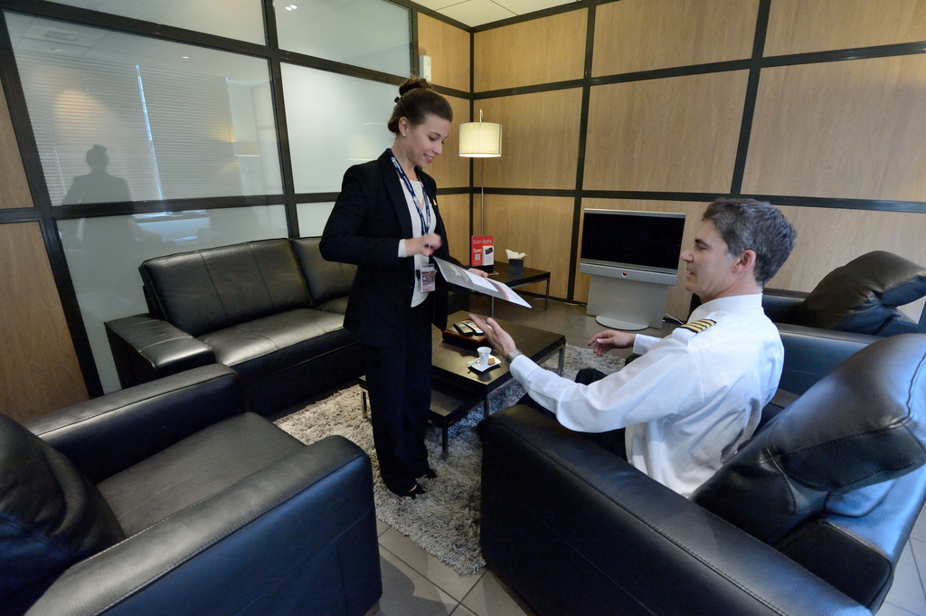 The update to the FBO includes renovated crew and passenger lounges, business center, client meeting rooms, and private screening facilities. Universal Aviation Paris has the only private hangar in the Paris area that can accommodate two of the larger commercial aircraft used for business aviation, available for use by monthly-based clients on overnight or flexible durations.