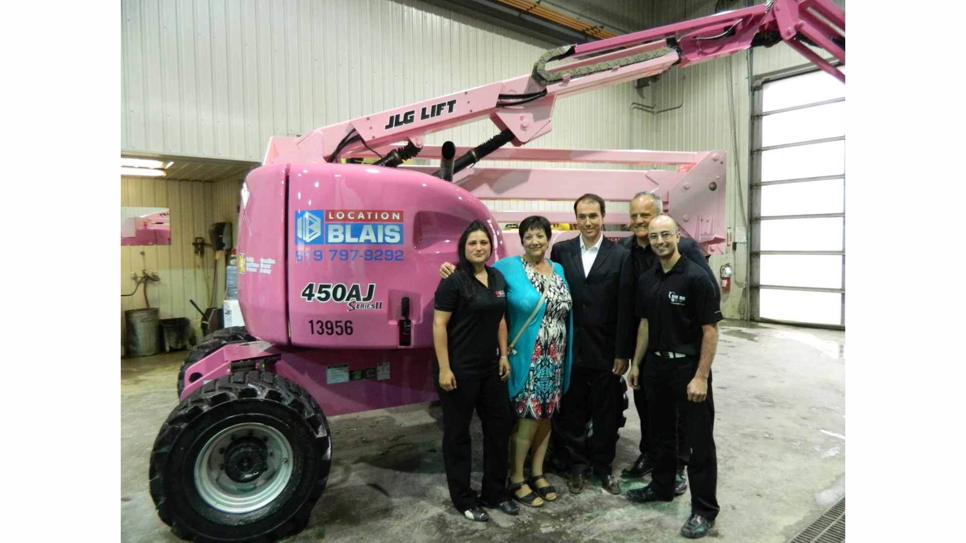 Christina Bolduc, Denise Racette, breast cancer patient and mother of Serge Blais, Serge Blais, Jr., Marc Blais,, and Olivier Gauthier, Canadian Cancer Society&rsquo;s Quebec Division.