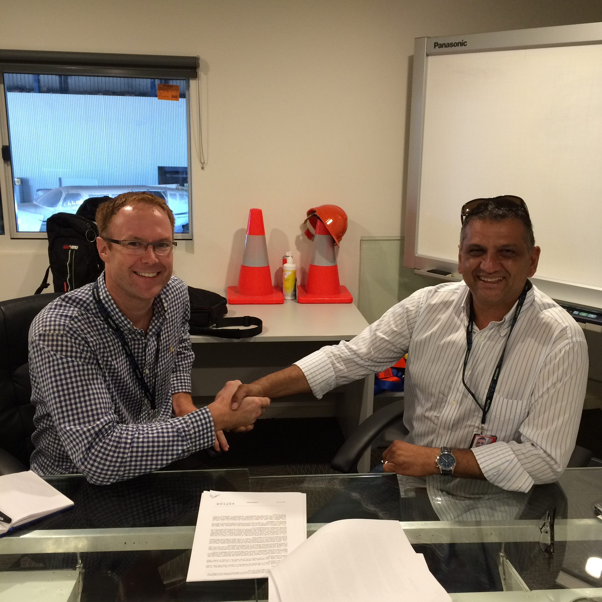 Matt Dennington (left), General Manager of Vector&rsquo;s Brisbane facility and Peter Christoudias, Managing Director of JNP Enterprises sign exclusive long-term engine service agreement.