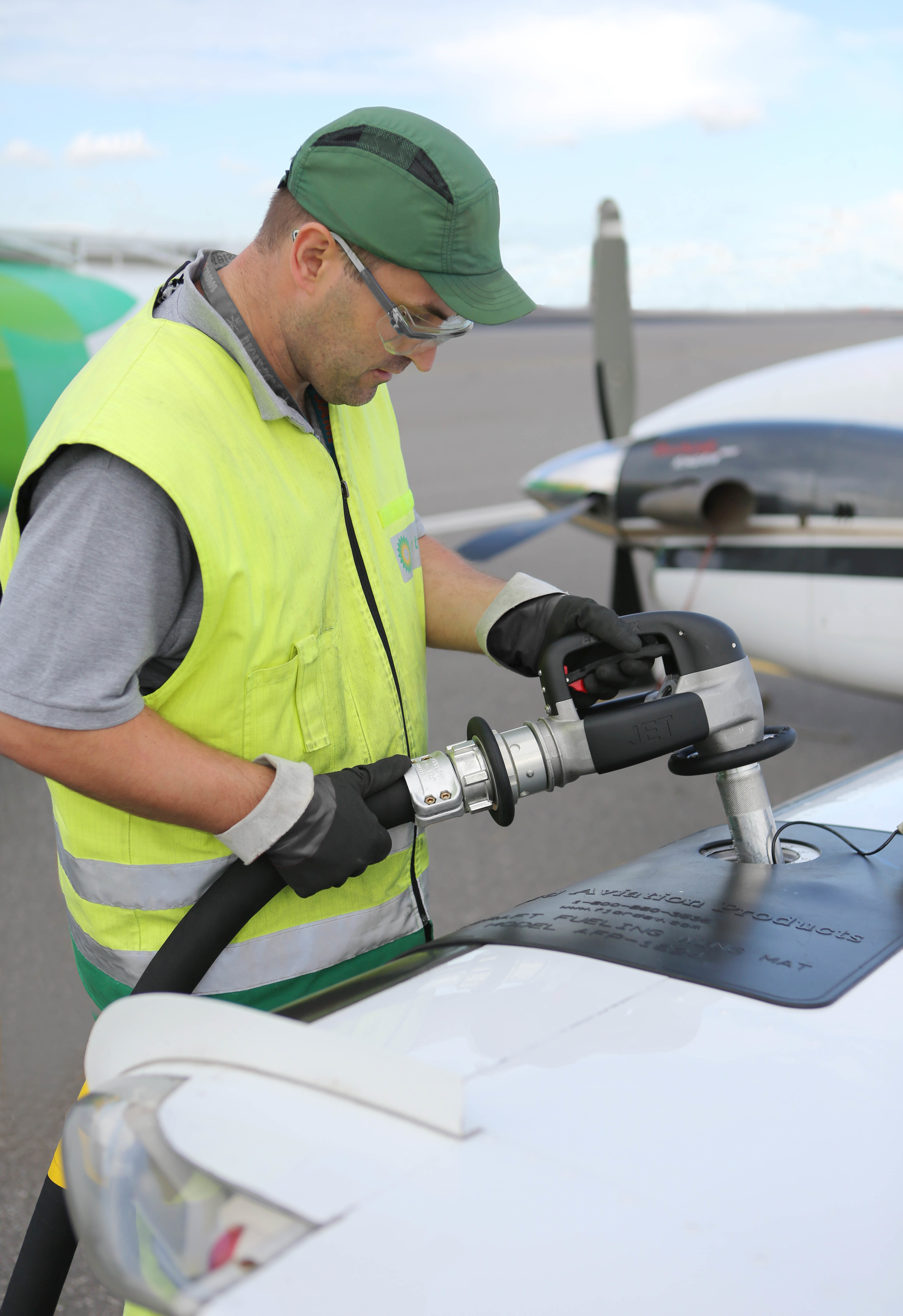 Aircraftrefuellingoverwing Zvf50jet Hoch 53csroysfipok Cuf