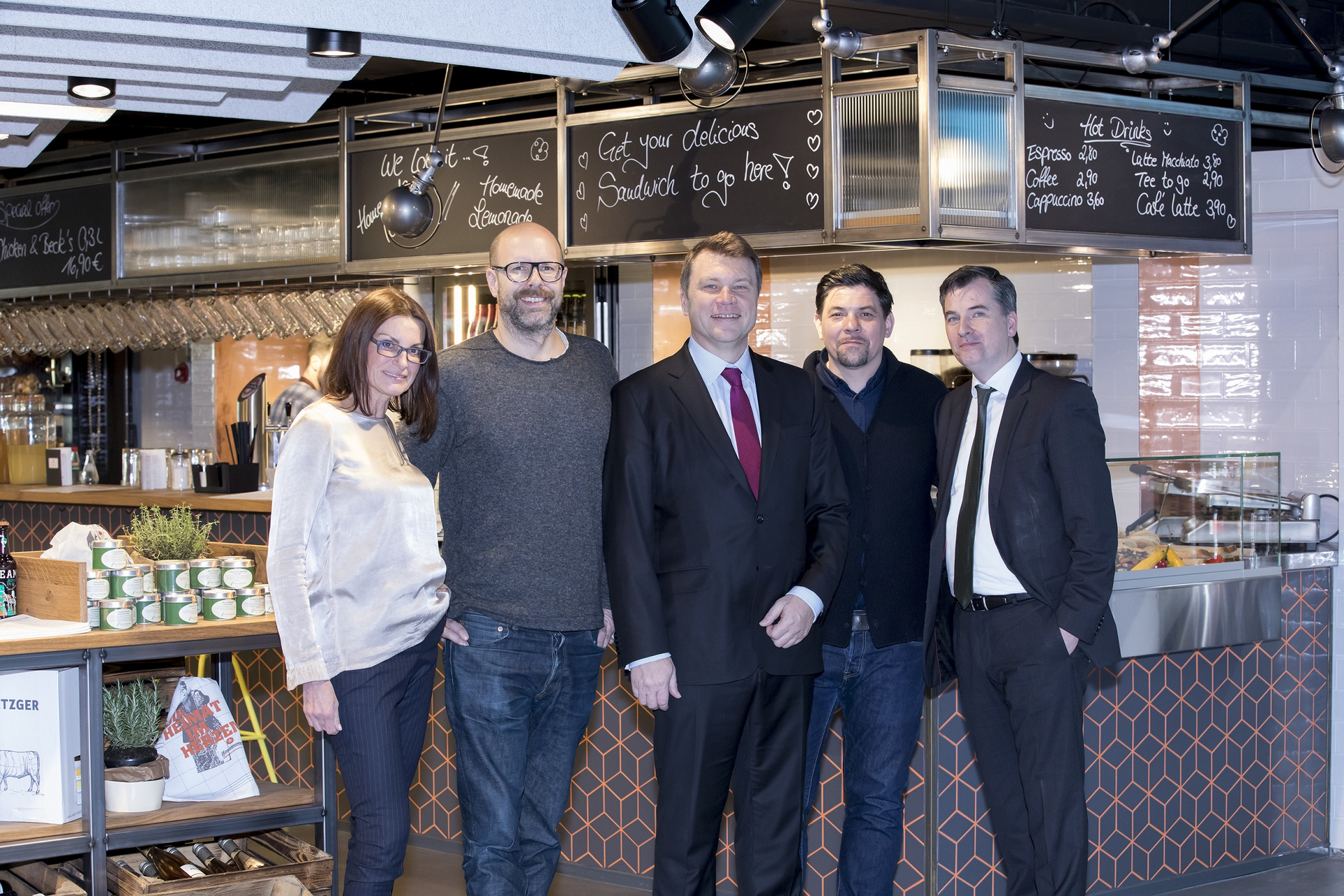From left to right, Ilse Ruffer, director customer management D&uuml;sseldorf Airport), Patrick R&uuml;ther, Thomas Schnalke, chairman of the management board of D&uuml;sseldorf Airport, Tim M&auml;lzer and Michael Glatz, head of business development & communications SSP DACH.