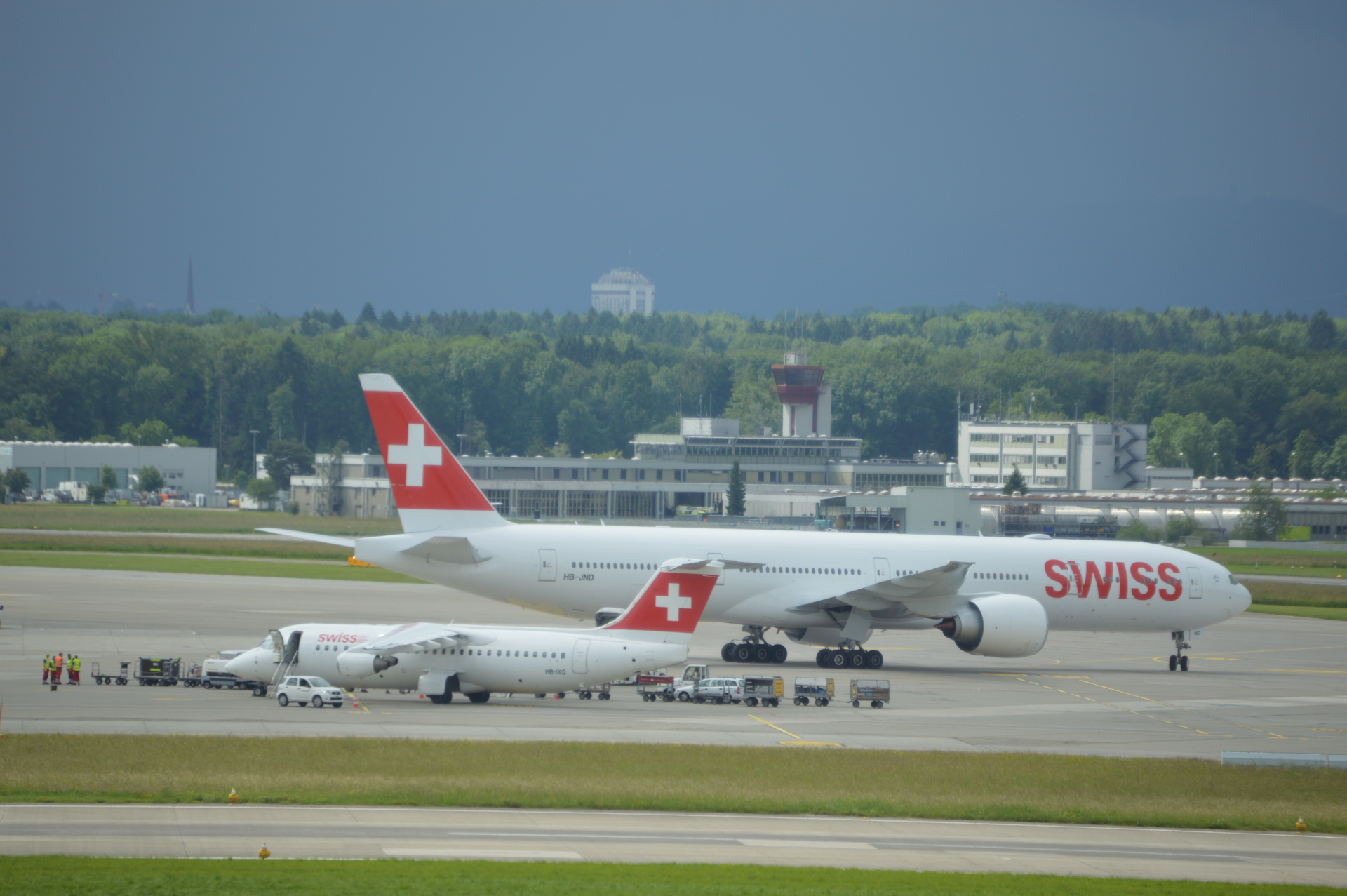The past, an Avro, and the future, a B77W pass in Zurich.