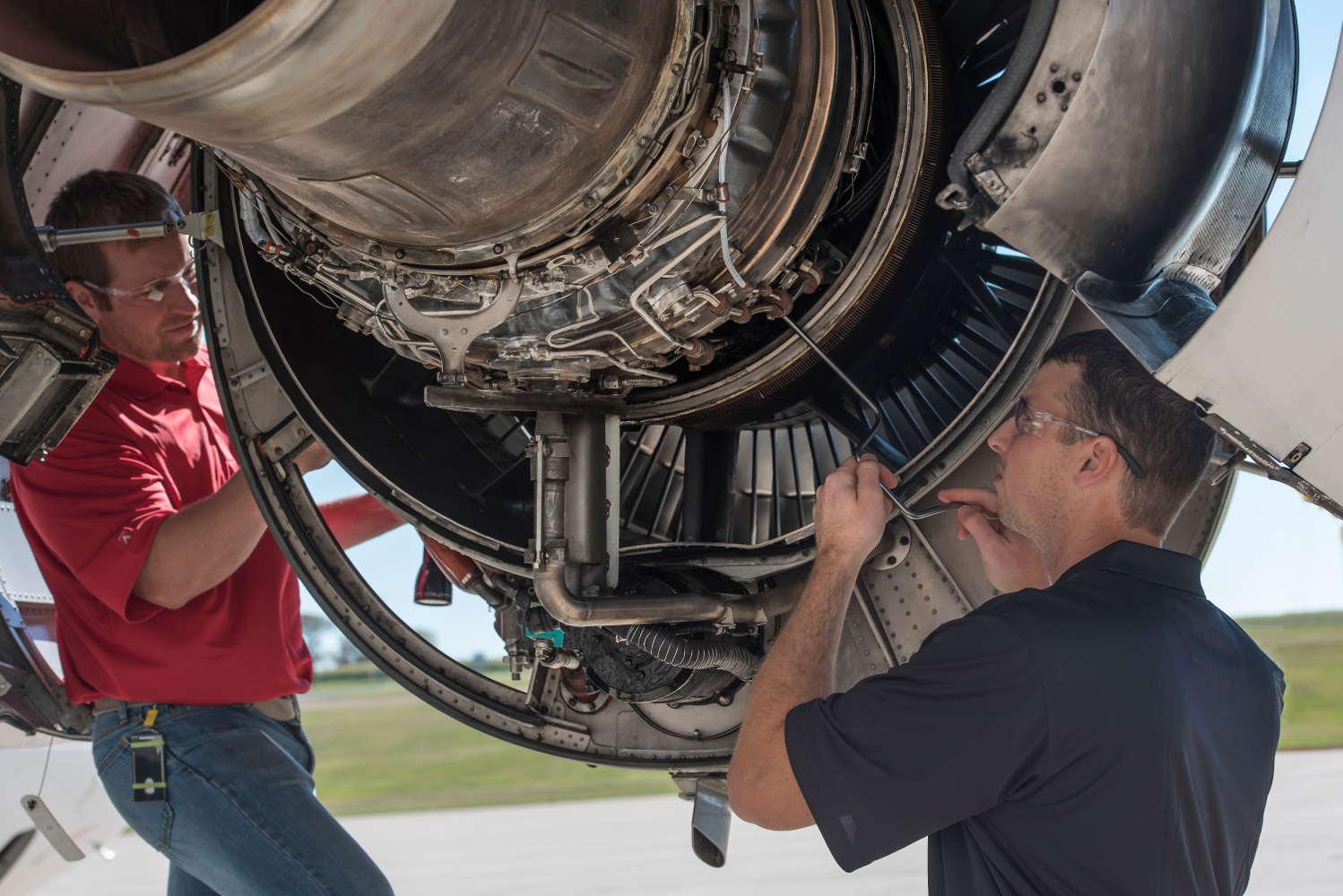 Vector Aerospace on wing support 591da6c54636b