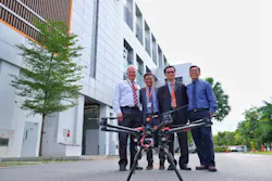 M1 Chief Operating Officer Patrick Scodeller, M1 Chief Technical Officer Denis Seek and NTU ATMRI Director Prof Duong and NTU Prof Low Kin Huat with the custom drone built by NTU which can be controlled through M1’s 4.5G mobile network. M1 Chief Operating Officer Patrick Scodeller, M1 Chief Technical Officer Denis Seek and NTU ATMRI Director Prof Duong and NTU Prof Low Kin Huat with the custom drone built by NTU which can be controlled through M1’s 4.5G mobile network.