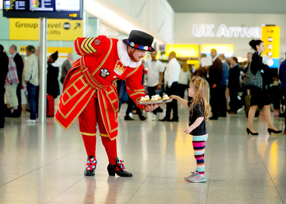 Inspired by the happy couple&rsquo;s wedding cake, Heathrow is serving 1,000 handmade &lsquo;royal&rsquo; lemon and elderflower cupcakes to inbound passengers, who will also be greeted by the sight of a Queen&rsquo;s Guard, Beefeater and patriotic bunting, as well as the sounds of a Royal Trumpeter.