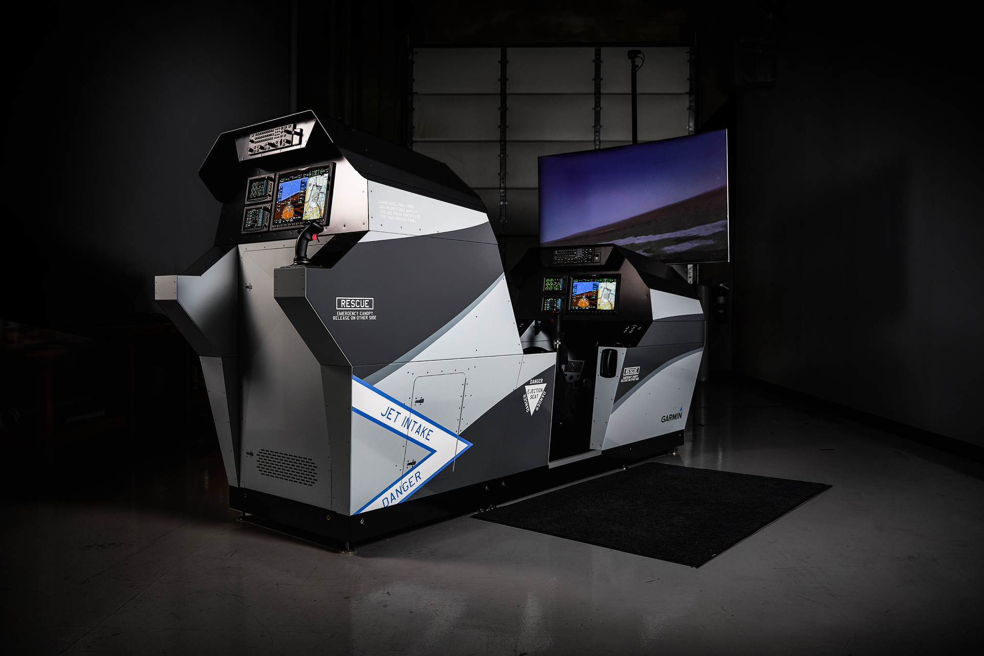 Debuting at the Farnborough International Airshow, Garmin will unveil a tandem cockpit that supports multi-role and supersonic aircraft, which consists of a high definition smart display, dual GTCs and integrated mission controllers in the front and rear pilot positions.