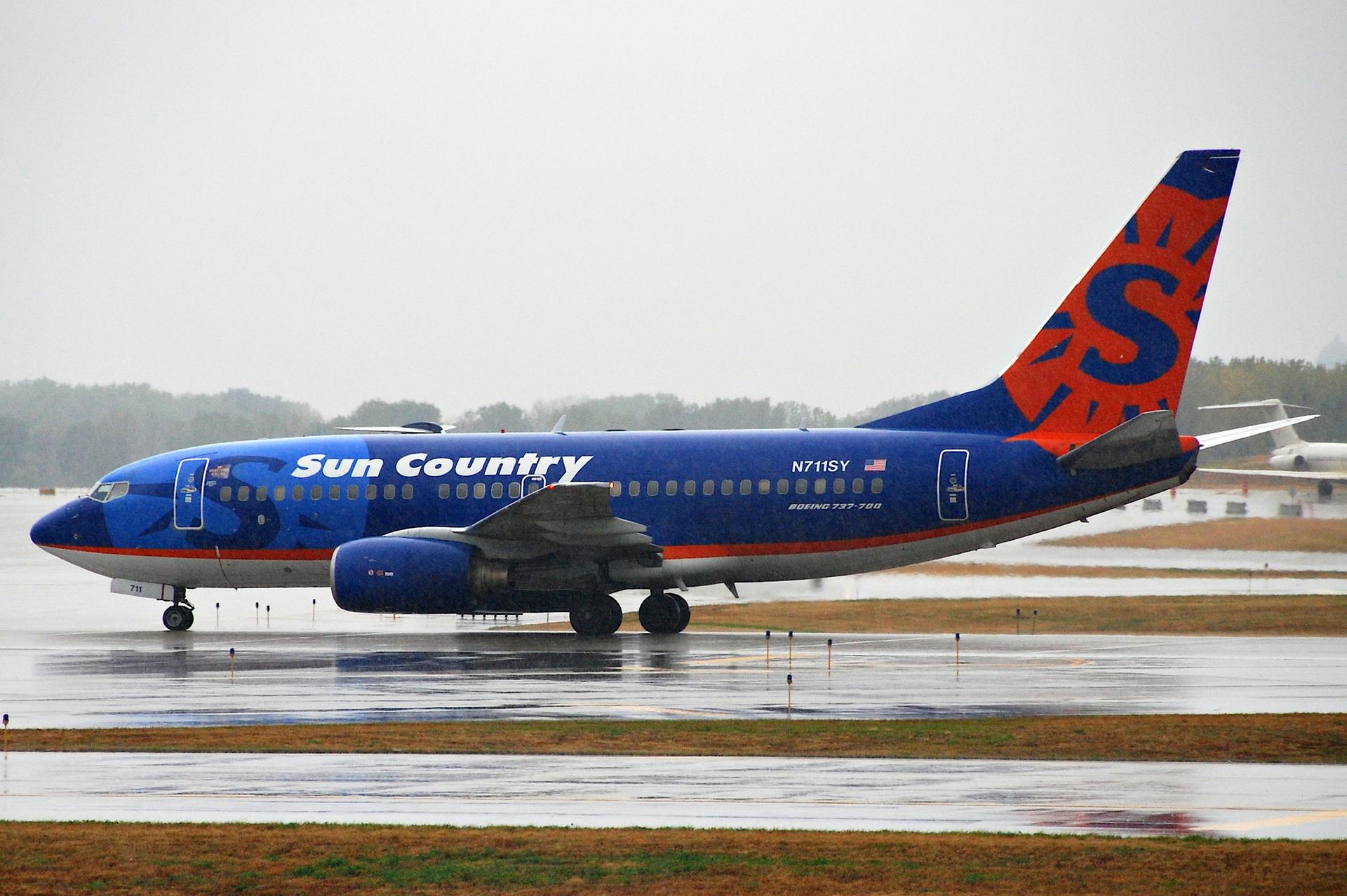 Sun Country Airlines Boeing 737 700 N711 Sy Msp 12 10 2011 624at 6301318075 5b55dc87aa201
