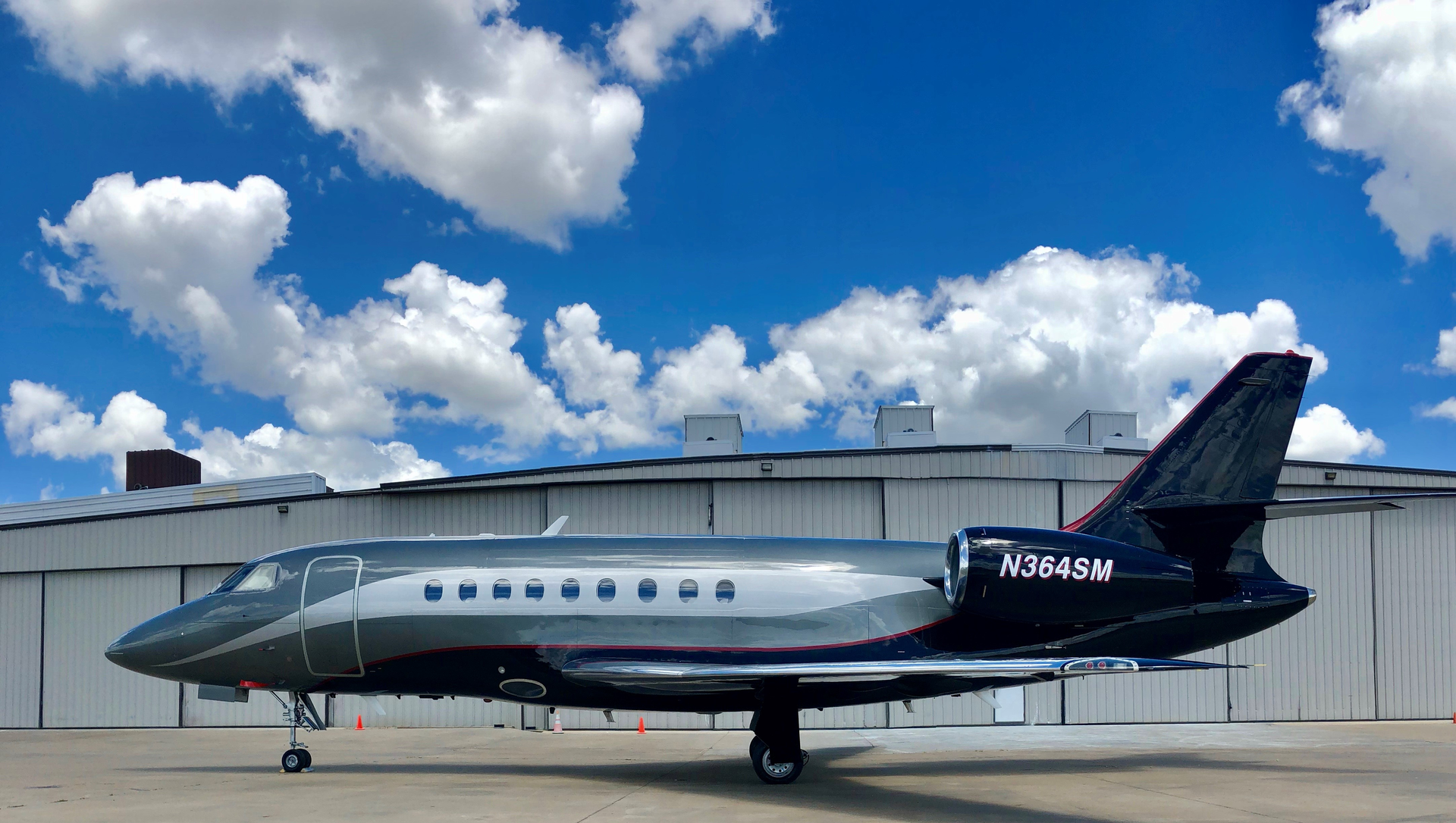 Falcon Dumont In front of airport bdg 5b86ff345761c