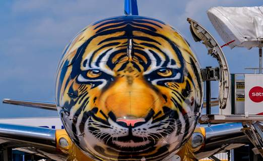 Akzo Embraer 5b967170949a6