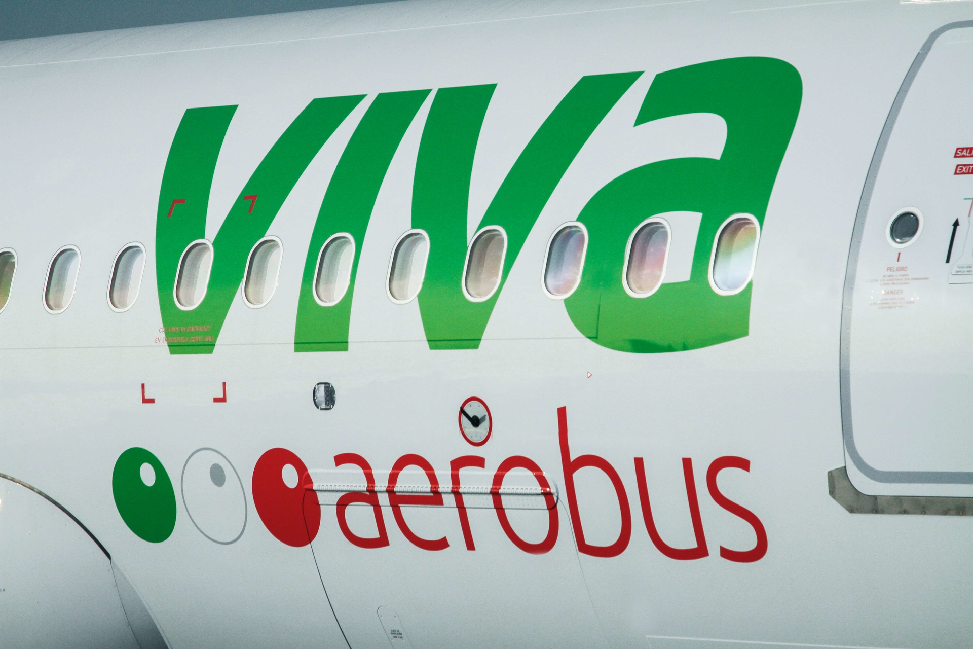 Viva Aerobus 2 5ba8f2f4ee40b