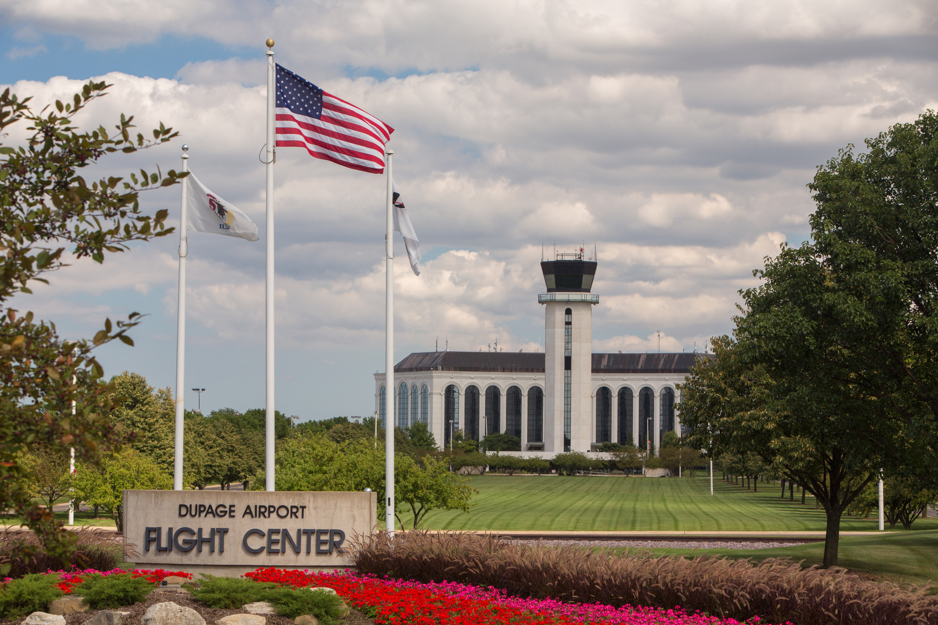 DuPage Airport Entrance 5bfd9bc21e5c3