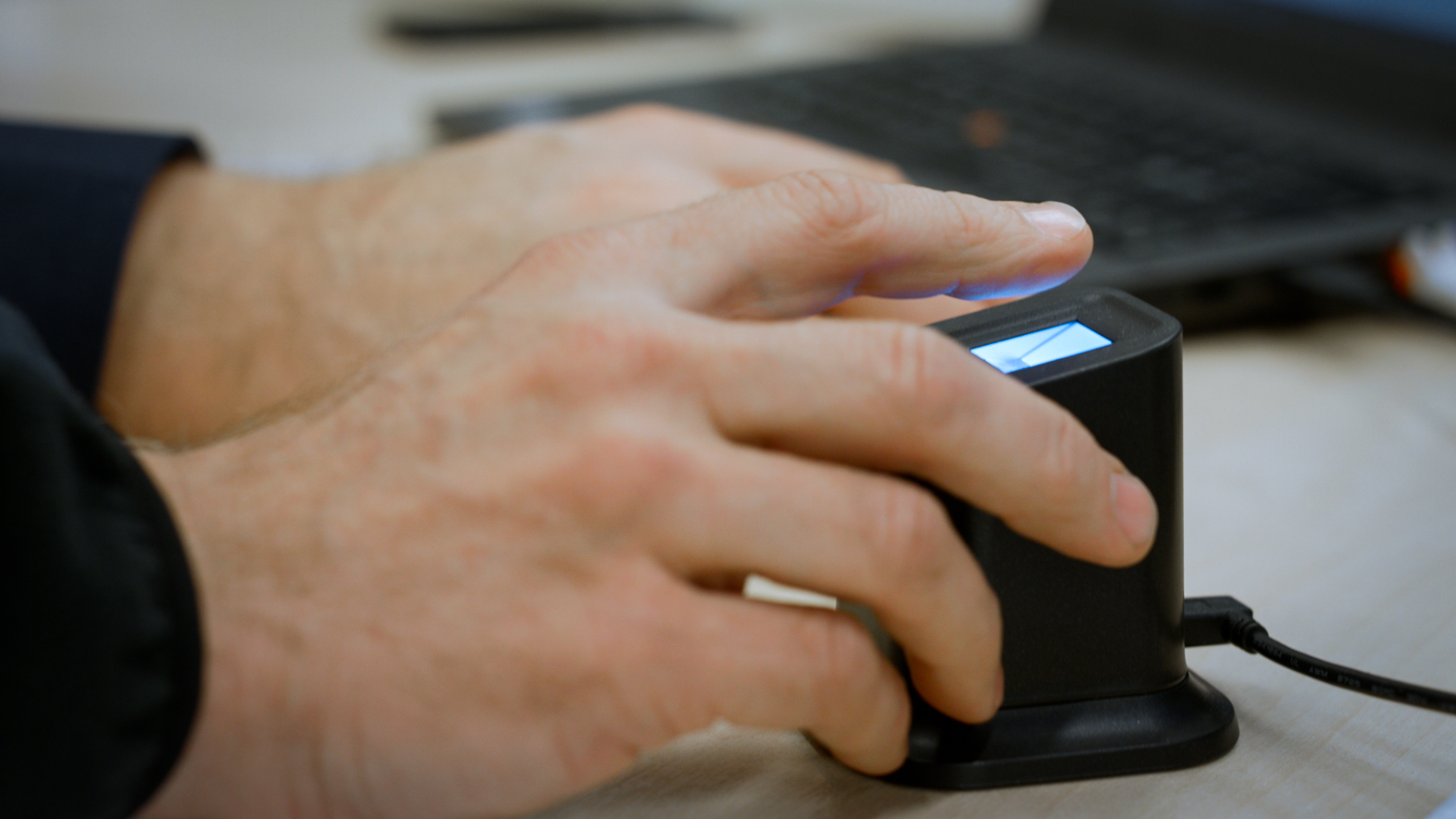 fingerprint scan Magnetic MRO 5bec30a872824