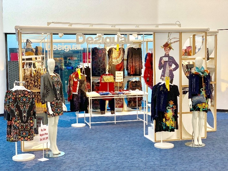 Master ConcessionAir's Desigual cube offers excellent flexibility. Guests can quickly see and pick our the latest fashions.