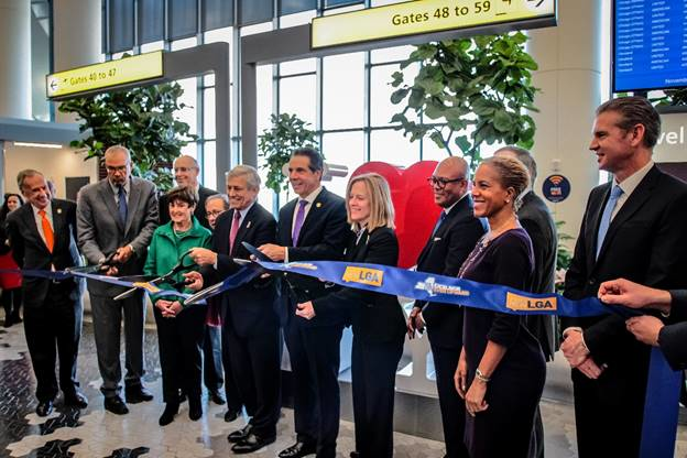 New York&rsquo;s Governor Cuomo joined Queens elected officials, members of the Port Authority of NY/NJ and LaGuardia Gateway Partners for the ceremonial ribbon cutting.