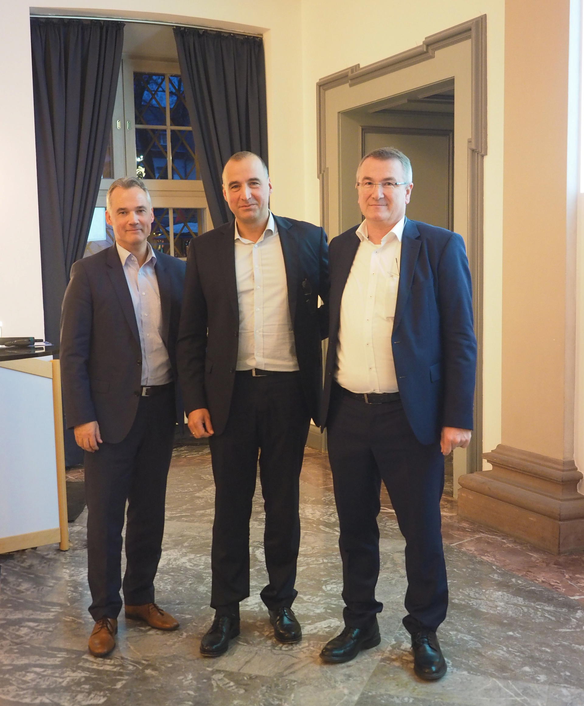 From left to right, Thomas Hoffmann, Norbert Haslacher (CEO Frequentis AG) and Gerald Enzinger