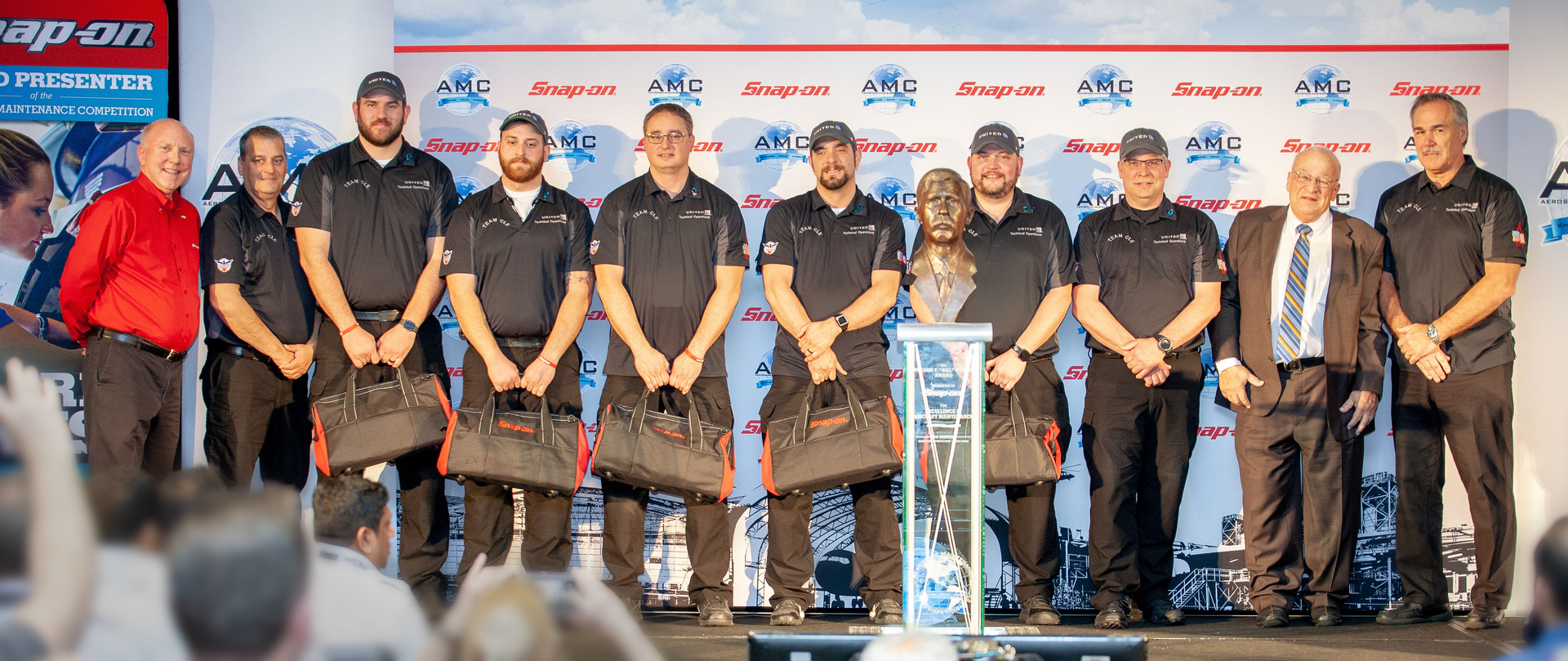 William F. O'Brien Award: Tom Murray, Director, Marketing and Business Development, Snap-on Industrial; Daniel Morrison, United Airlines; David Vance, United Airlines; Garrett Morrison, United Airlines; Harold Dschuhan, United Airlines; Kurt Myers, United Airlines; Jack Waldeck, United Airlines; Brian Hall, United Airlines; The Honorable John Goglia, president, Aerospace Maintenance Council; Russ Peterson, United Airlines.
