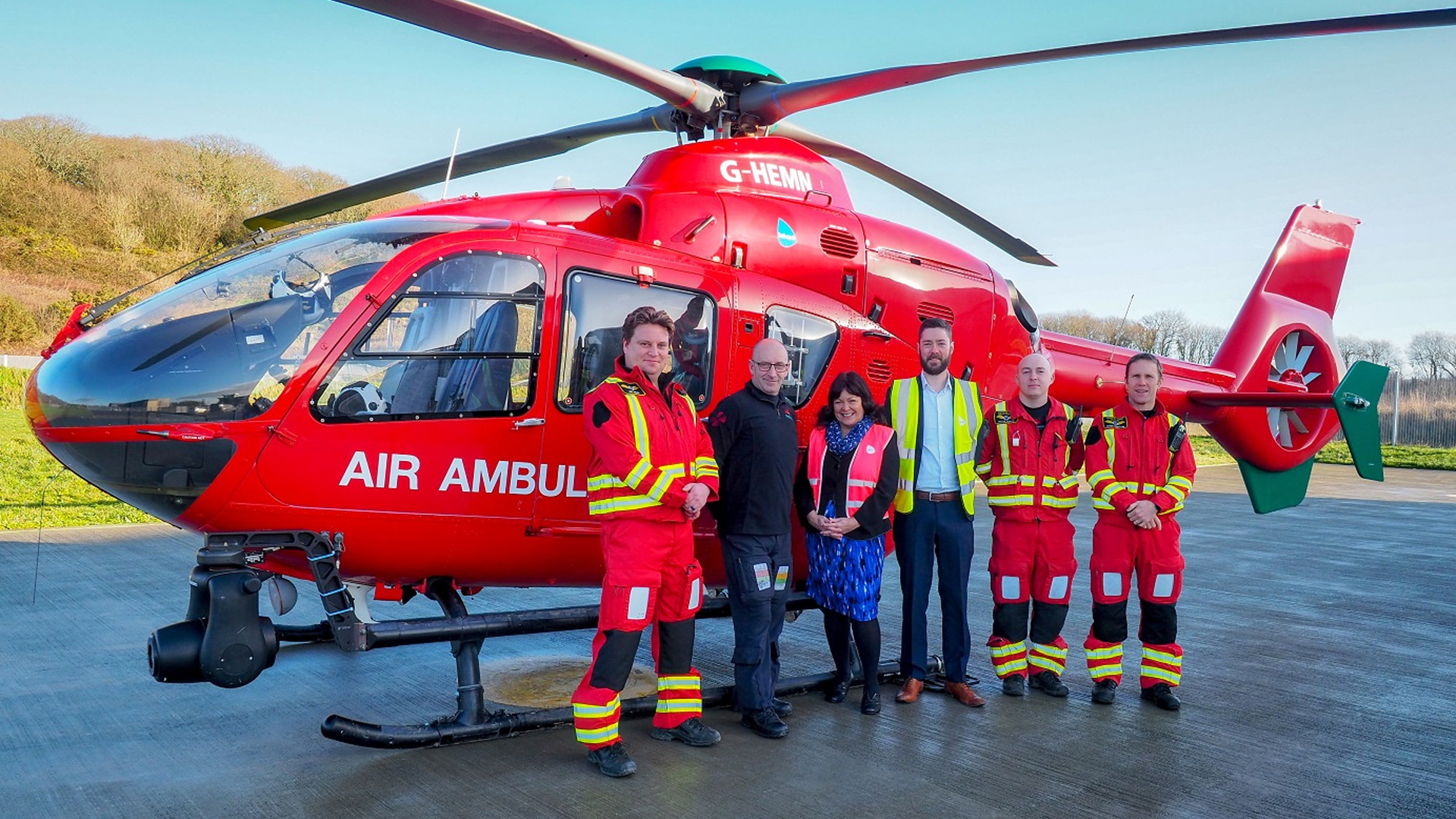 Center right Russell Halley, Air BP and Angela Hughes, chief executive, Wales Air Ambulance and team.