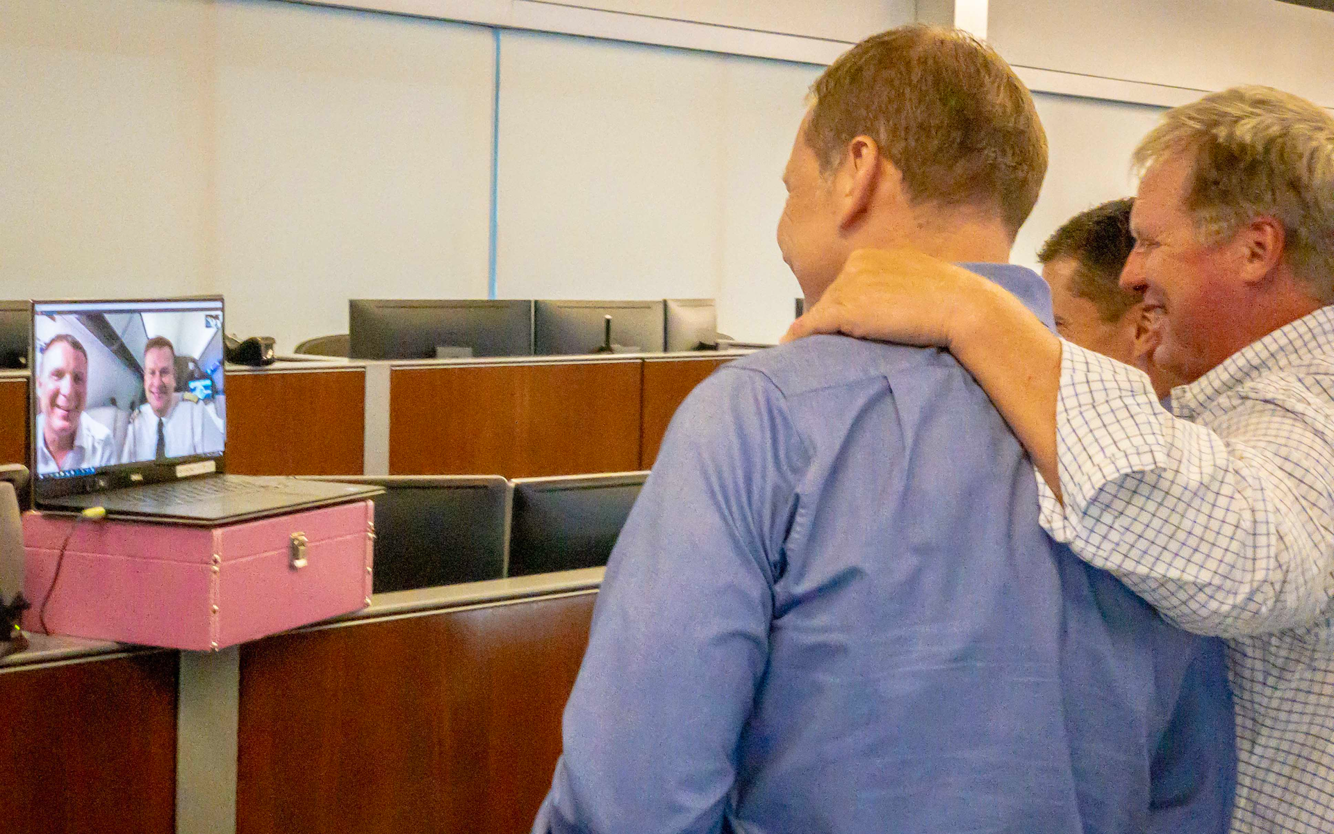 One 20 More 20 Orbit 20crew 20and 20 Sd 20executives 20chat 20live 20during 20the 20record 20breaking 20flight 20 5d28b61084016