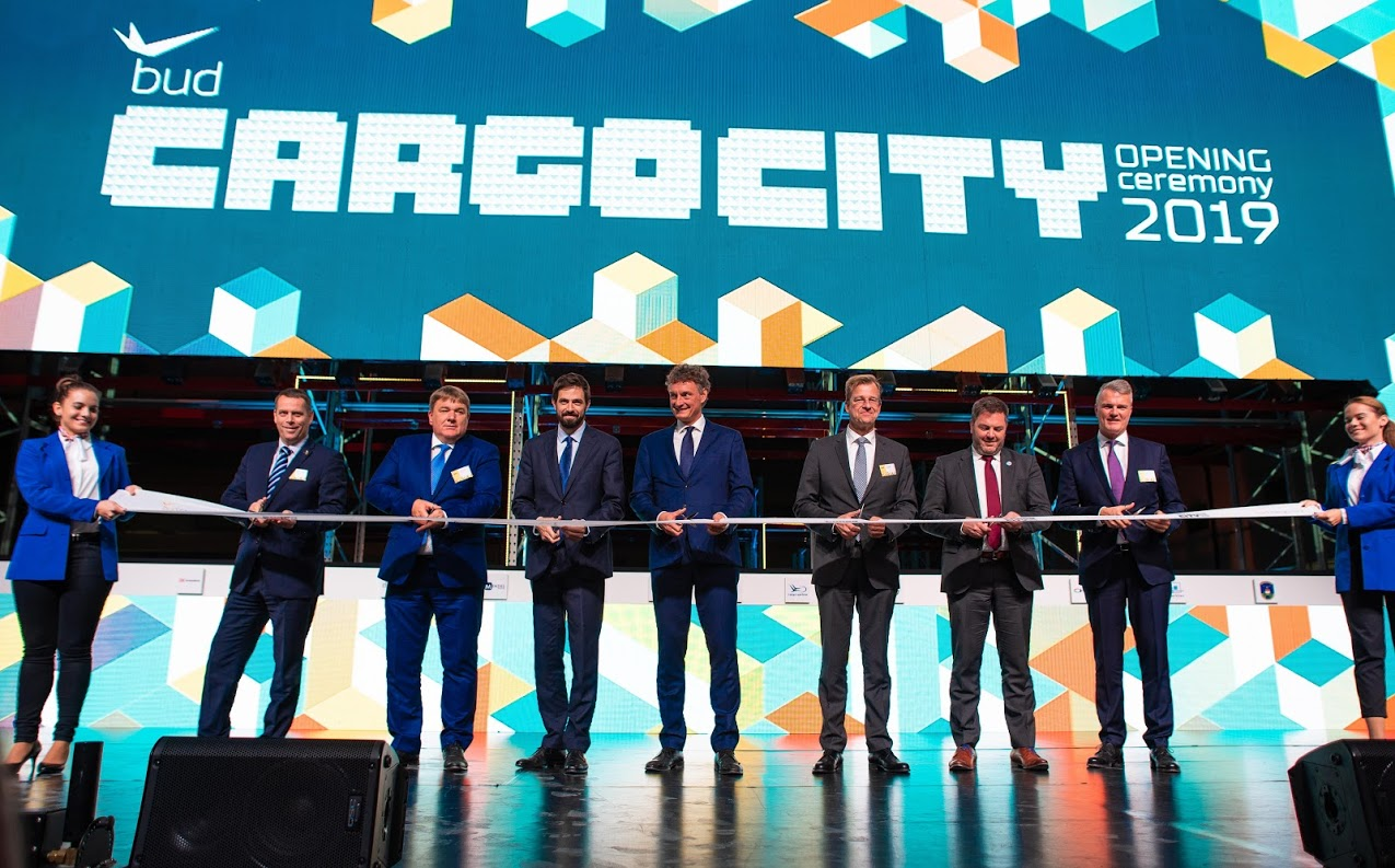 Csaba Szlah&oacute;, Mayor of Vecs&eacute;s; Sz&udblac;cs Lajos, Member of the National Assembly of Hungary; Levente Magyar, Parliamentary Under Secretary of State; Dr. Rolf Schnitzler, Chief Executive Officer, Budapest Airport; Gerhard Schroeder, Chairman, Budapest Airport; Steven Polmans, Chairman, TIACA; and Ren&eacute; Droese, Chief Property and Cargo Officer, Budapest Airport (pictured left to right)