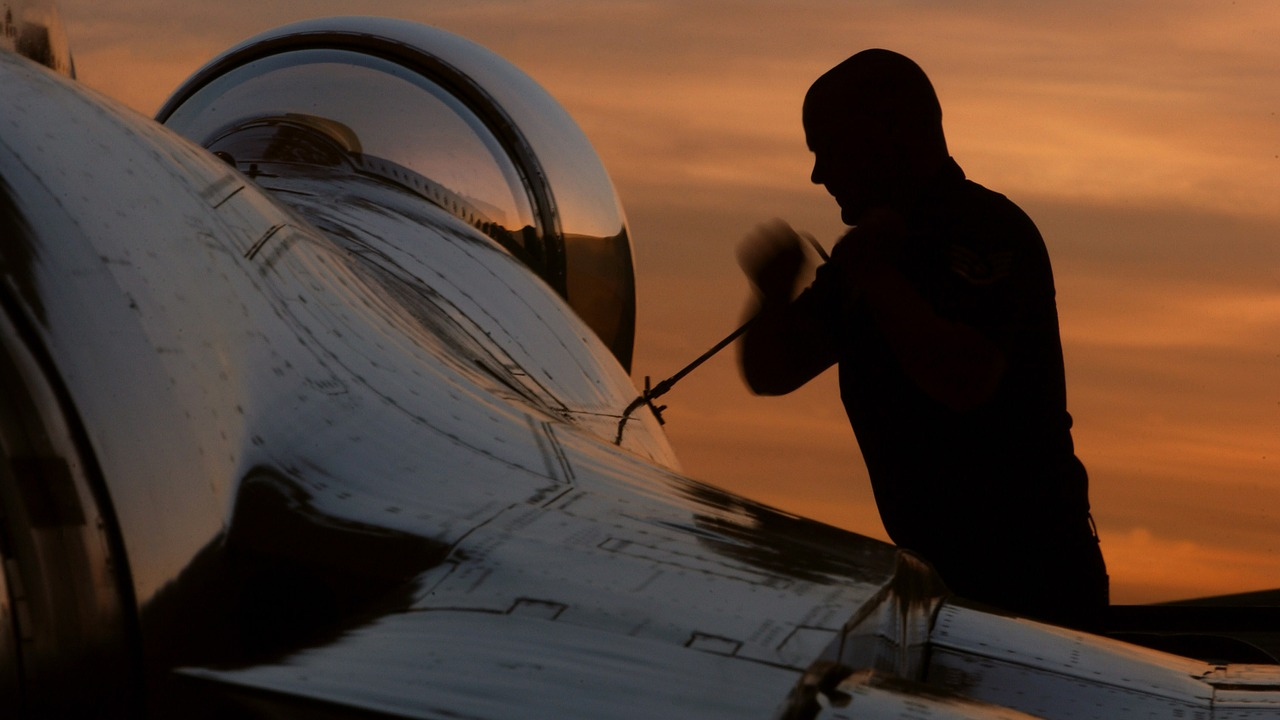 Jet 572630 1280 5e81fb05075ff