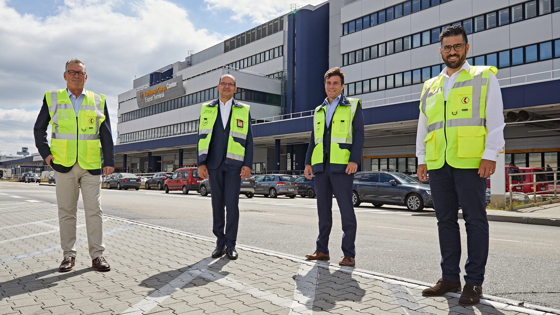 Felix Scherberich (CEO Fiege Air Cargo Logistics); Dr. Mohammad Ali Seiraffi (Lufthansa Cargo Vice President Handling Frankfurt), Gunnar Loehr (Lufthansa Cargo Senior Director Supply Management & Infrastructure); Benjamin Looser (FACL Managing Director)