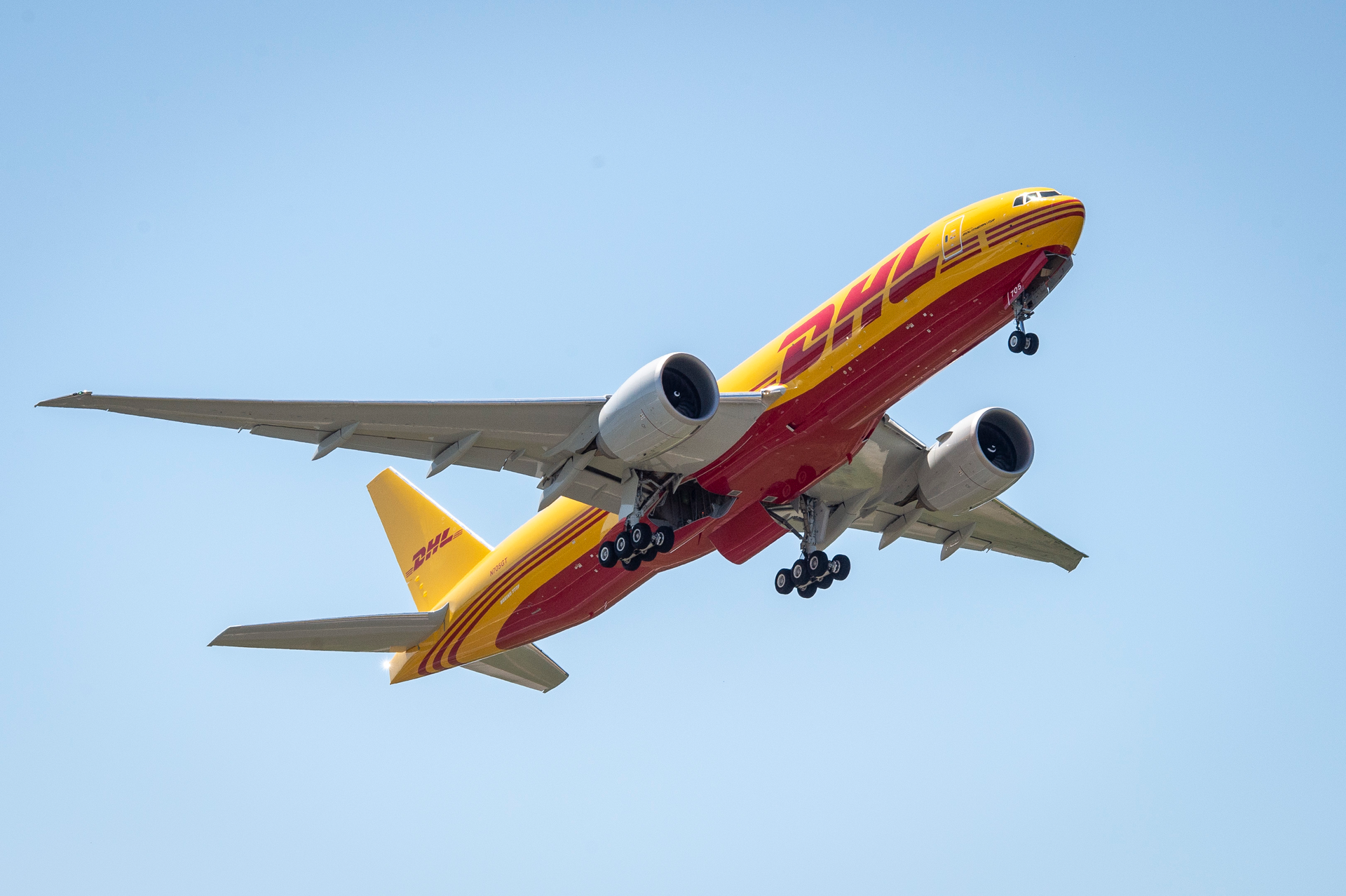 Shell Aviation Dhl 5fdb7d841d6fe