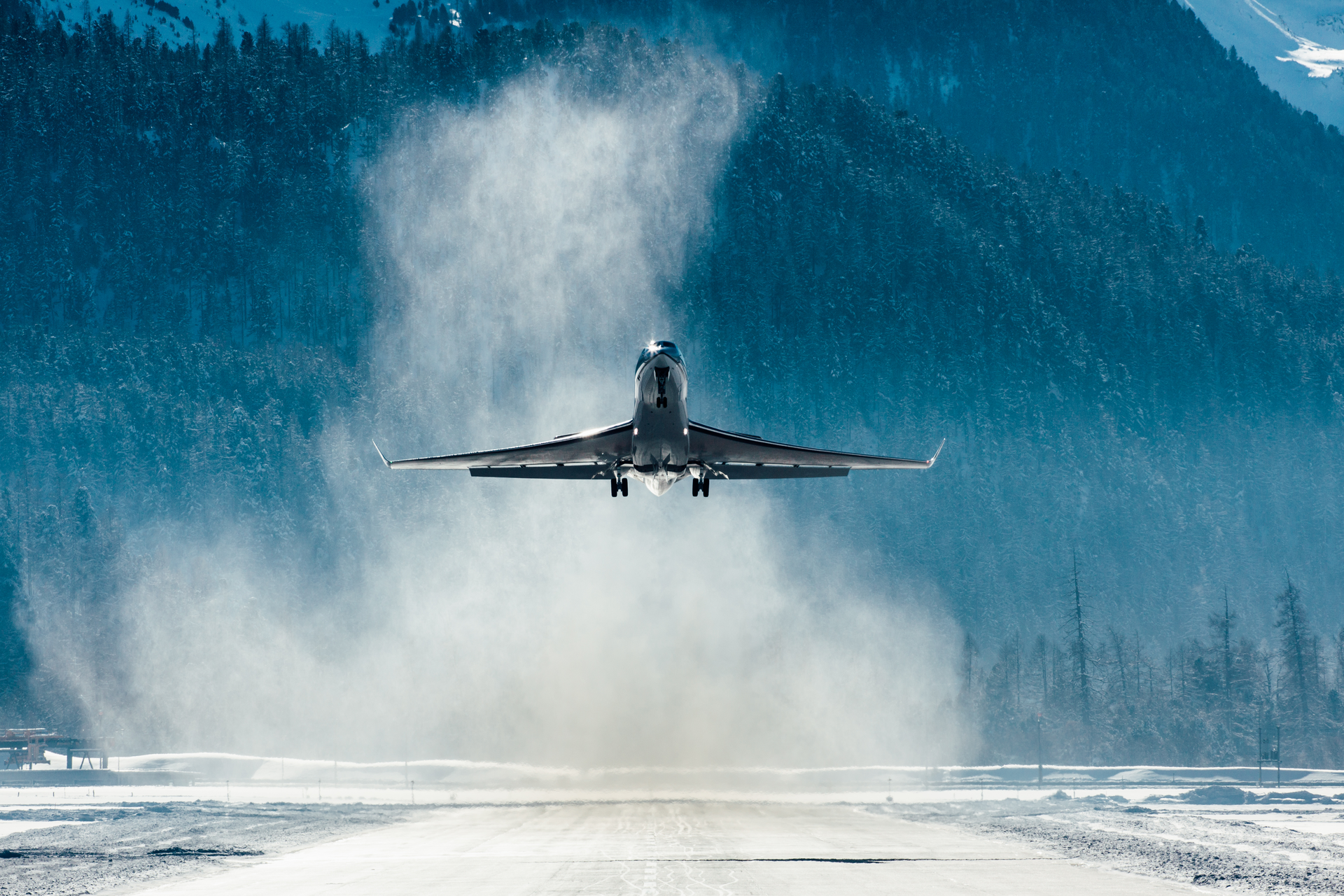 In order to effectively alleviate the impact of winter weather while simultaneously remaining in compliance with the upcoming GRF requirements, forward-thinking airports are turning to advanced sensor technology to monitor snow and ice, as well as assess and report runway conditions in real time.