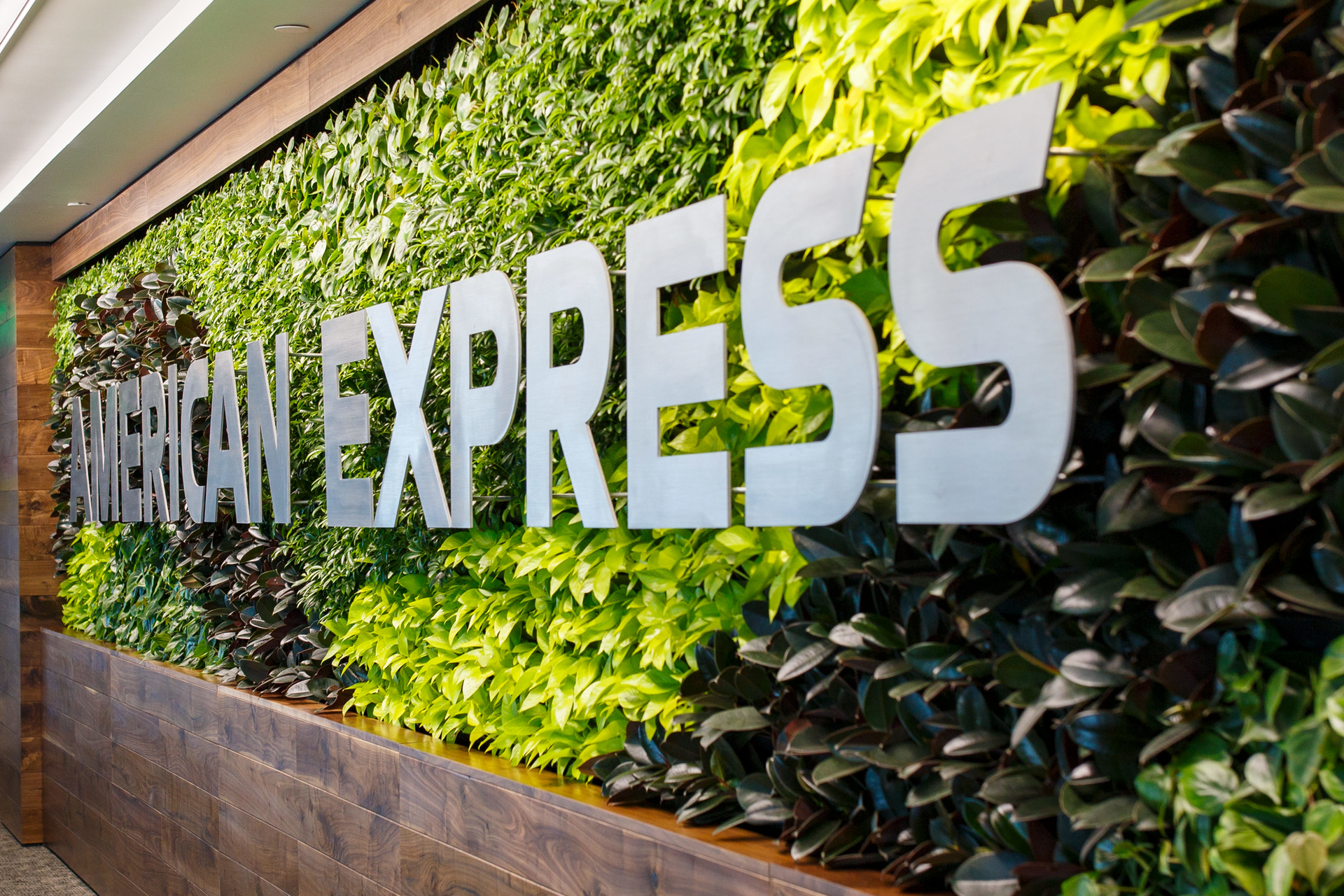 012721 Services Amex Lounge 003 60abc3cebb190