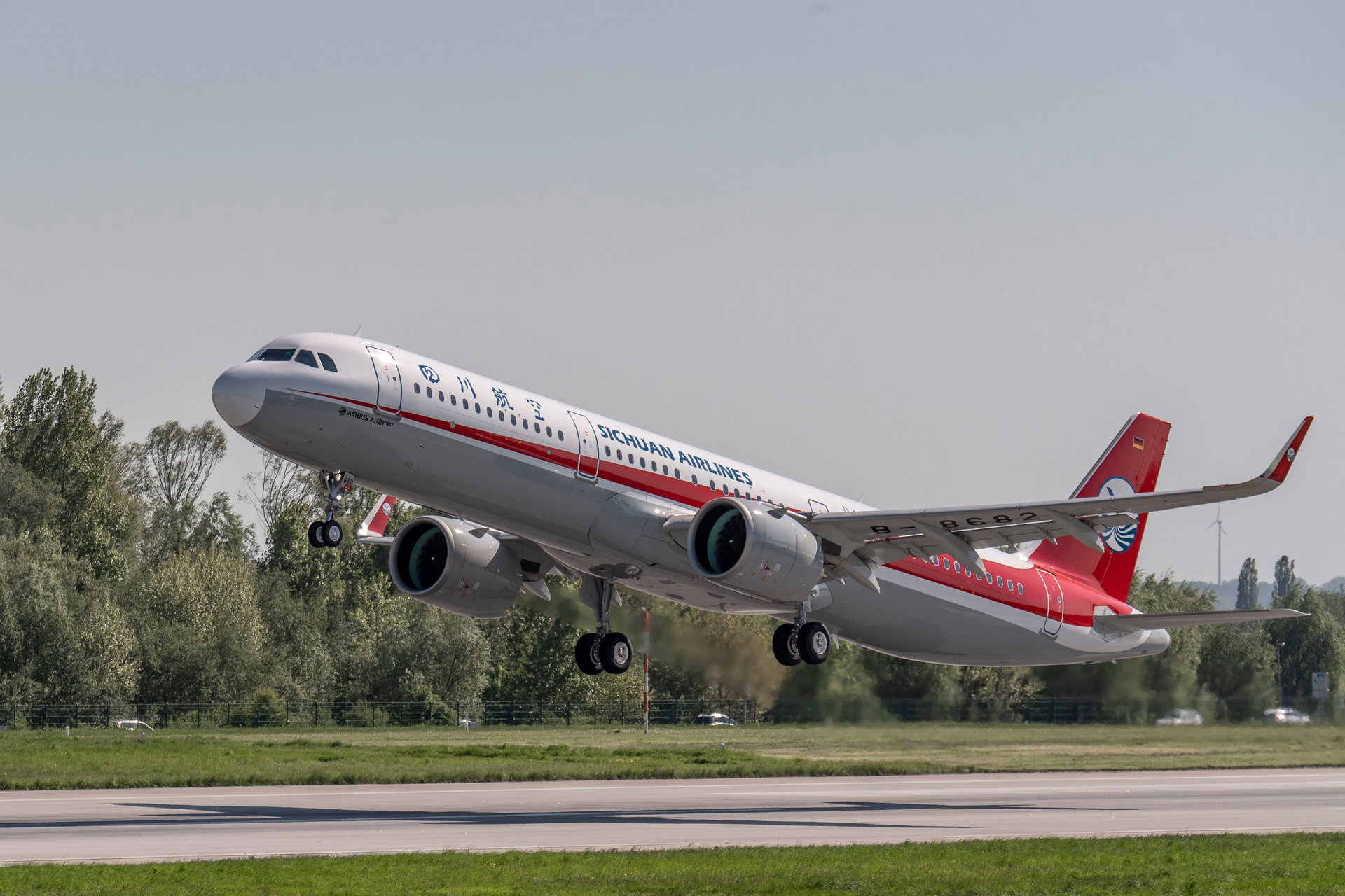 Pratt & Whitney celebrates the delivery of the 1,000th GTF engine-powered aircraft. Sichuan Airlines received this milestone aircraft, an A320neo, the 30th to join their fleet with 51 more on order.