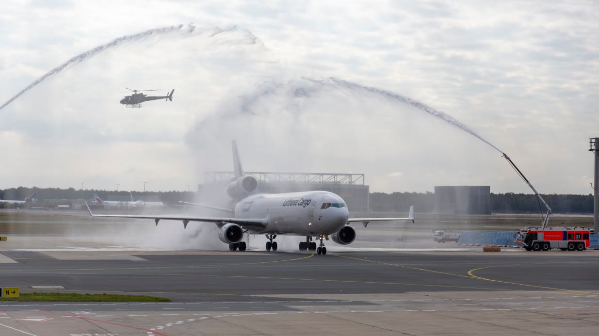 Lufthansa Cargo's last MD-11F was given a farewell with a water arch by Frankfurt Airport Fire Brigade.