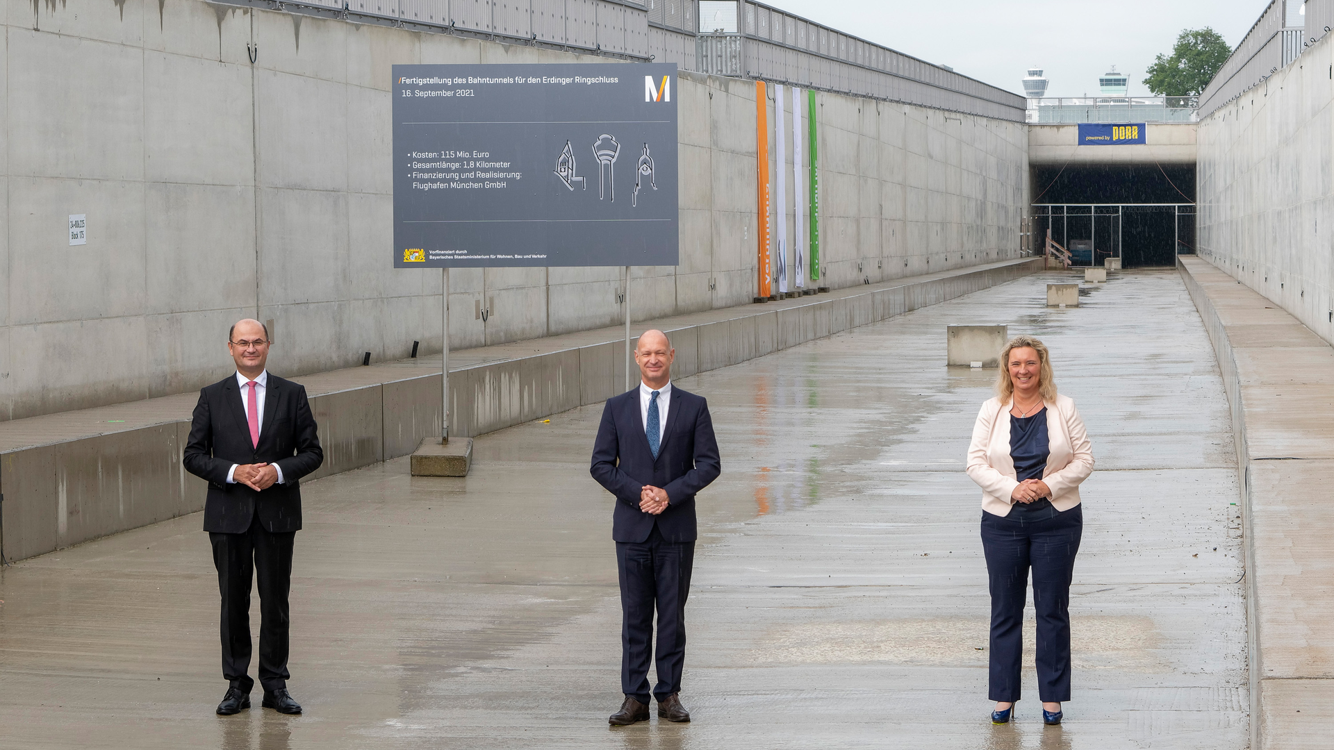 Bavarian Finance Minister and Chairman of the Munich Airport Supervisory Board Albert F&uuml;racker, Munich Airport CEO Jost Lammers and Bavarian Transport Minister Kerstin Schreyer.
