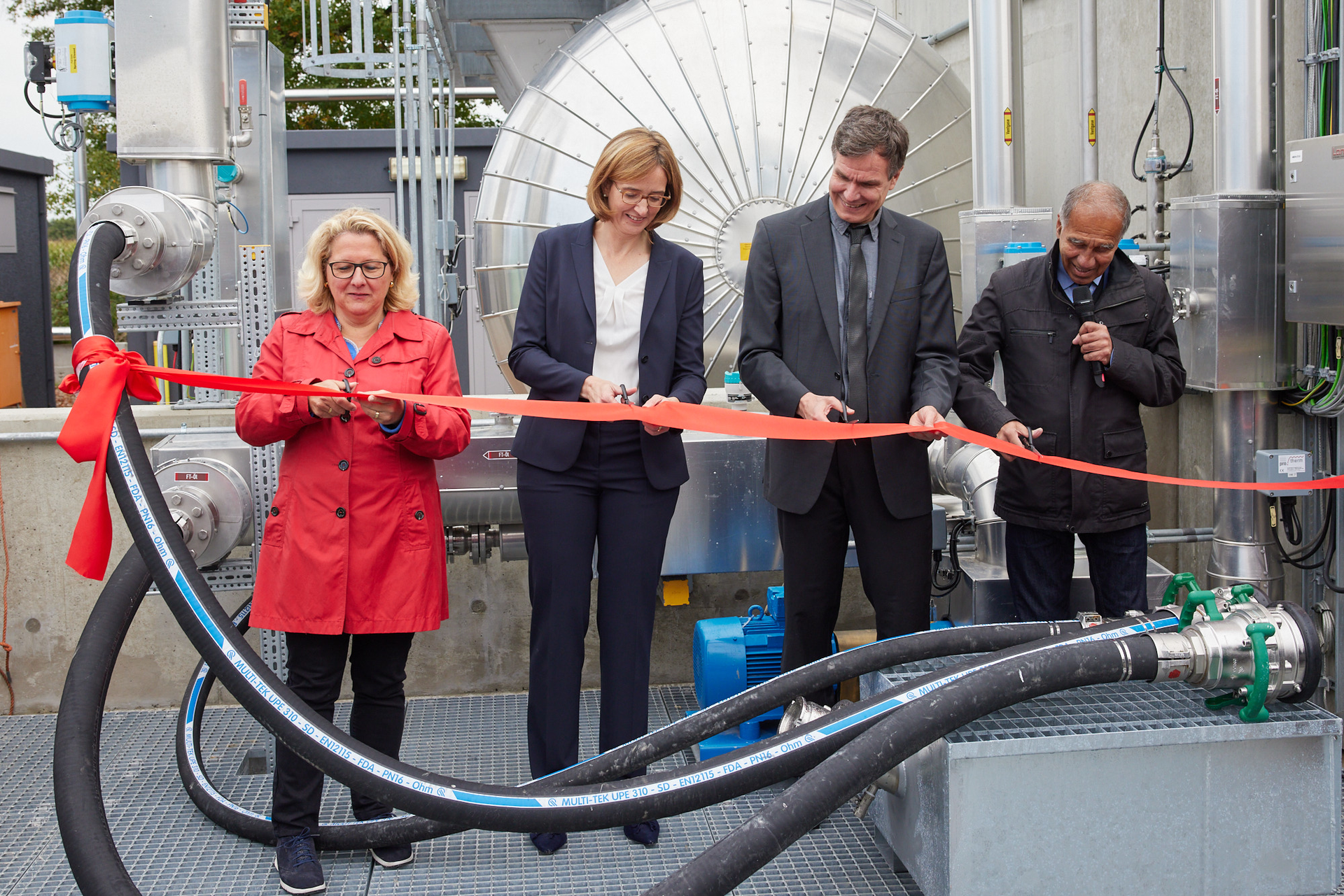 Svenja Schulze, Federal Minister for the Environment, Dorothea von Boxberg, CEO Lufthansa Cargo, Dr. Dietrich Brockhagen, Managing Director atmosfair, Prof. Mojib Latif, climate researcher.