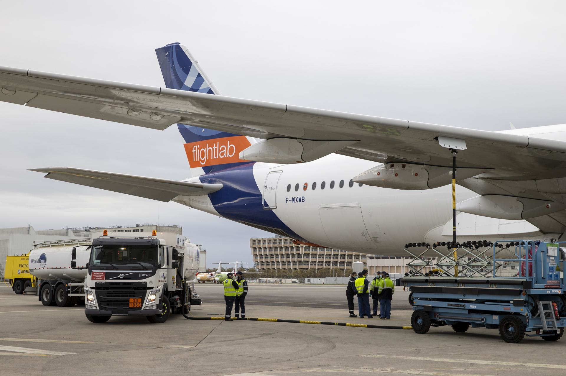 Refuelling The Airbus A350 900