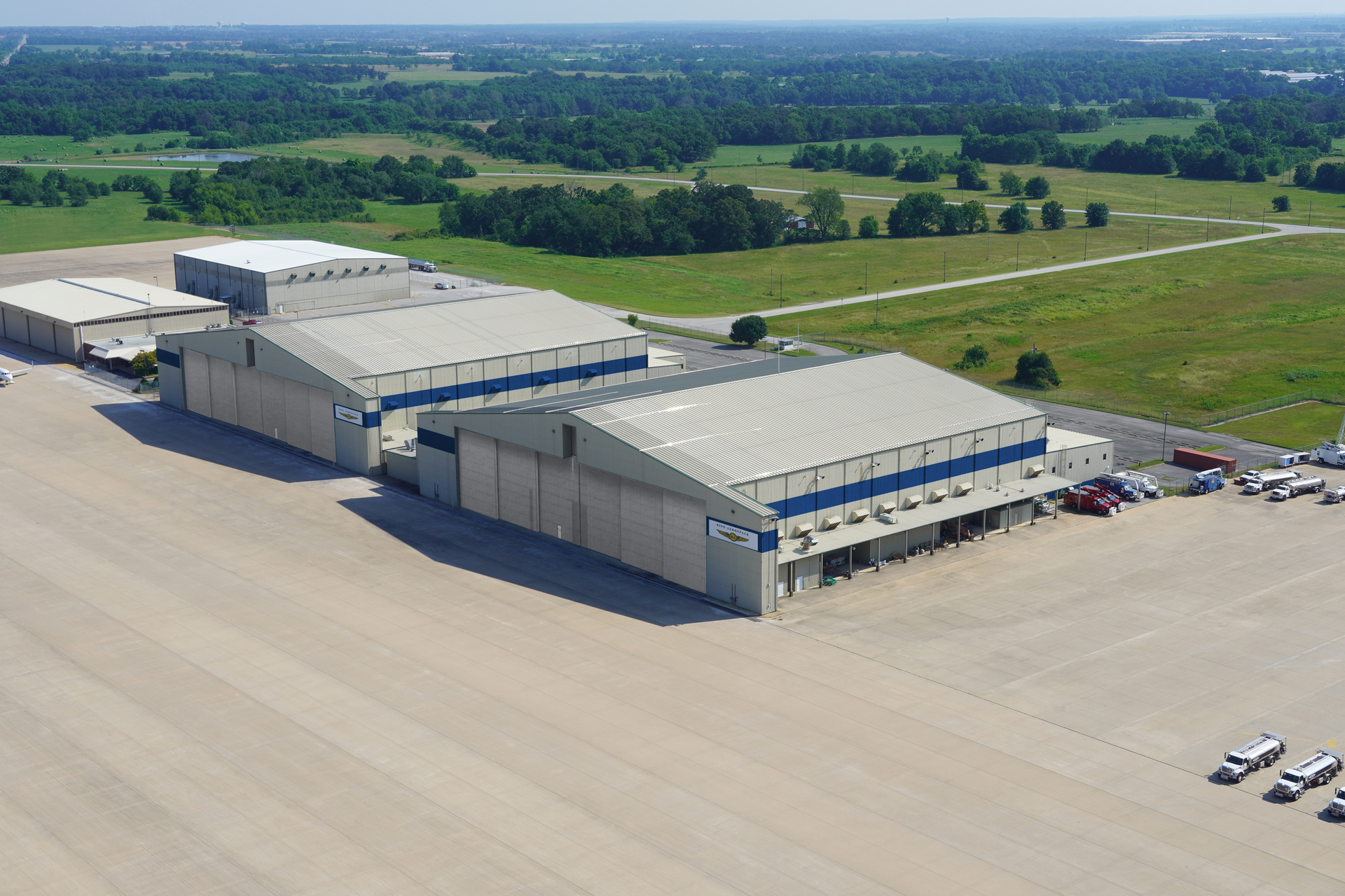 King Aerospace Commercial Corporation (KACC) has signed a lease agreement for two hangars at the Northwest Arkansas Regional Airport (XNA).
