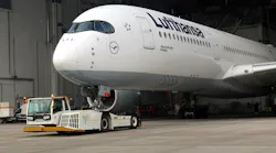 Regardless of battery-configuration, the Phoenix E is capable of handling all common passenger and cargo aircraft on the market, from the ERJ170 to the B777. Regardless of battery-configuration, the Phoenix E is capable of handling all common passenger and cargo aircraft on the market, from the ERJ170 to the B777.