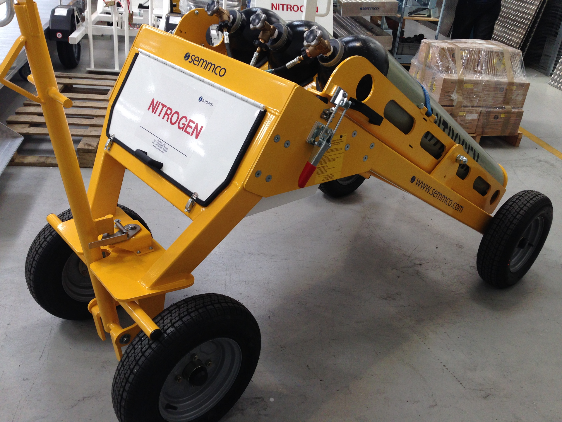 The Semmco Nitrogen SMART Trolley is designed to carry three nitrogen cylinders, which are mounted on a cylinder cradle for safe, quick and easy loading and unloading.