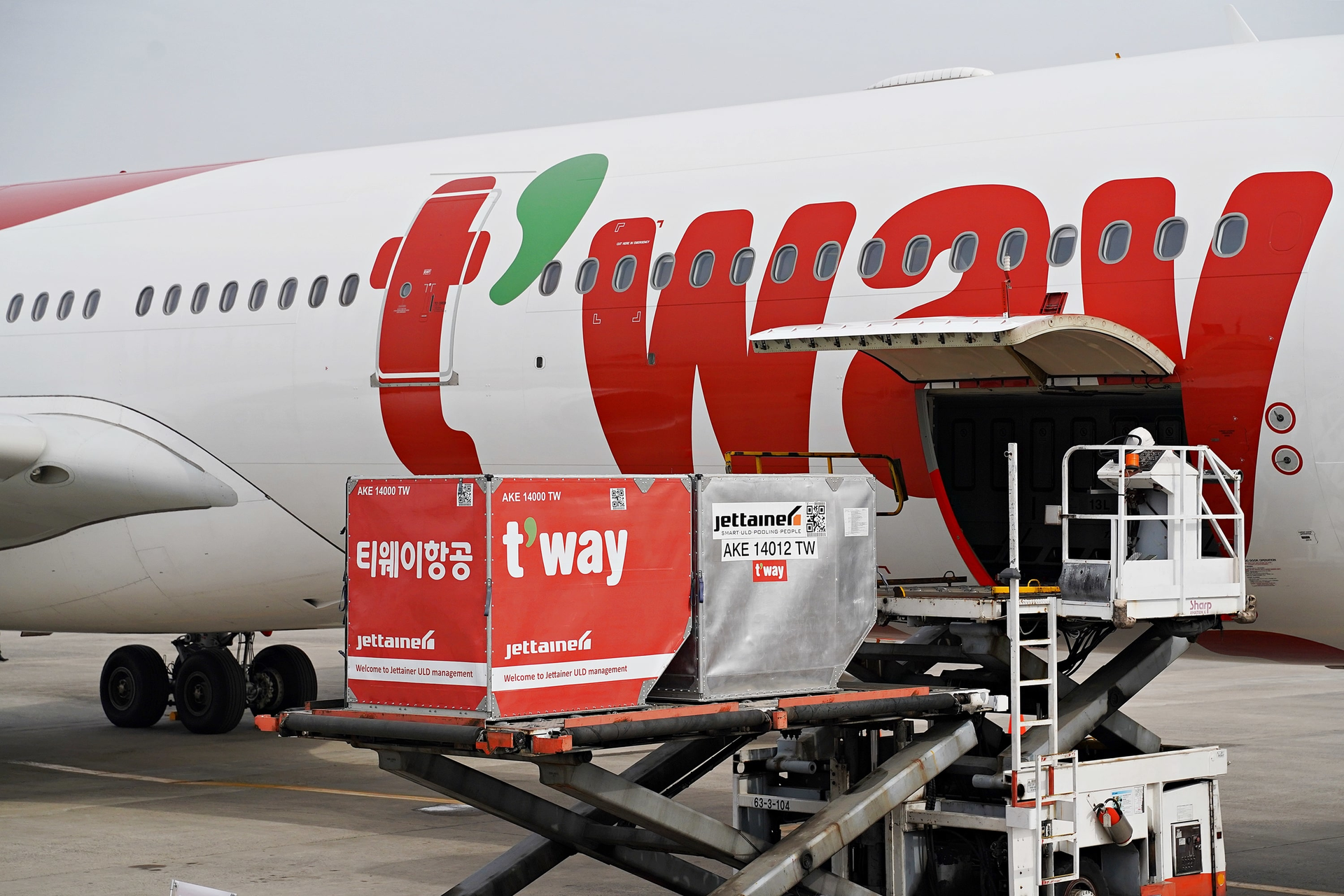 The South-Korean low-cost airline T&rsquo;way Air has chosen Jettainer to provide unit load device (ULD) management services as it expands its aircraft fleet
