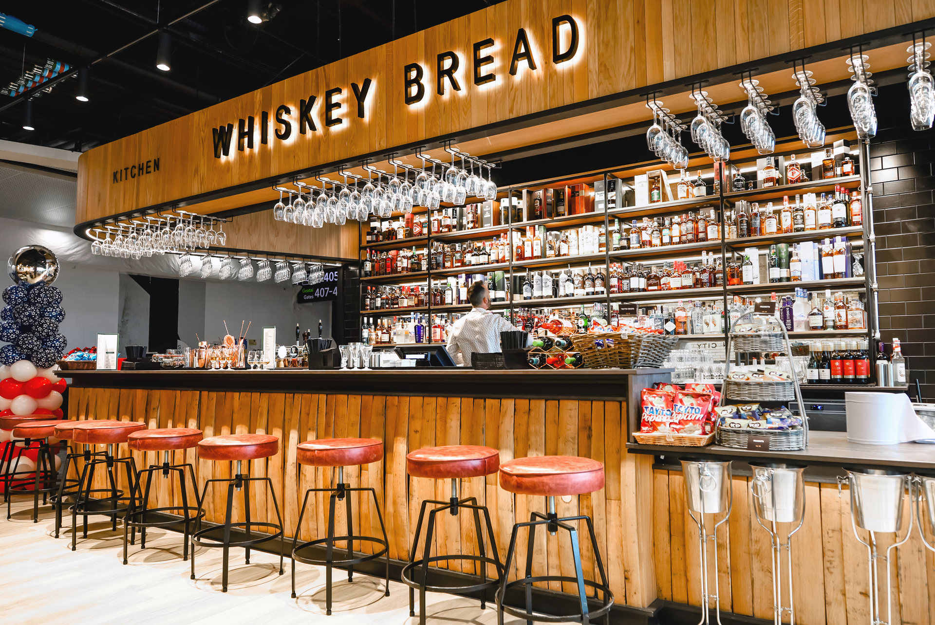 SSP and Dublin Airport have announced the opening of the Whiskey Bread Bar in Terminal 2, which showcases the outstanding products of two of Dublin&rsquo;s much loved local producers, Teeling Whiskey and McCloskey&rsquo;s Bakery.