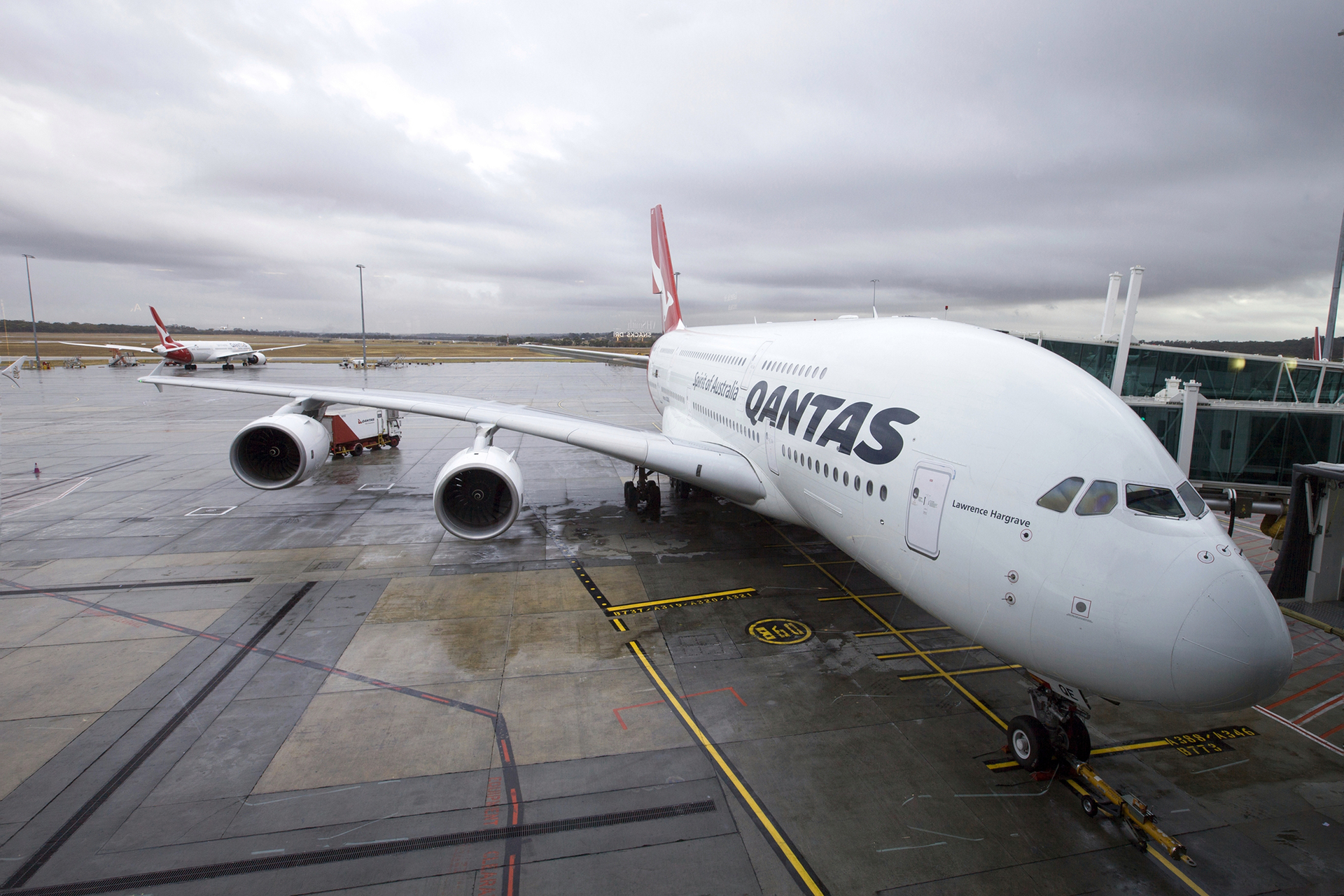 Qantas Airways brings back plans for direct-flight links from Australia's east to New York and London.