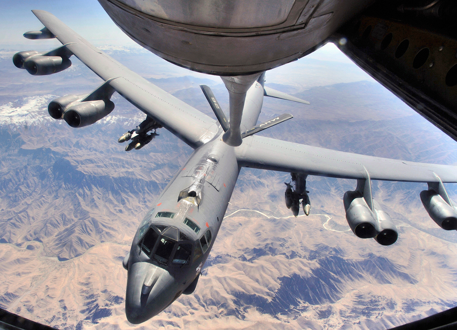Parker Aerospace&rsquo;s AP15V World Pump has been selected for the B-52 Stratofortress hydraulic system, helping the aircraft meet fuel efficiency and reliability goals for the Commercial Engine Replacement Program (CERP).
