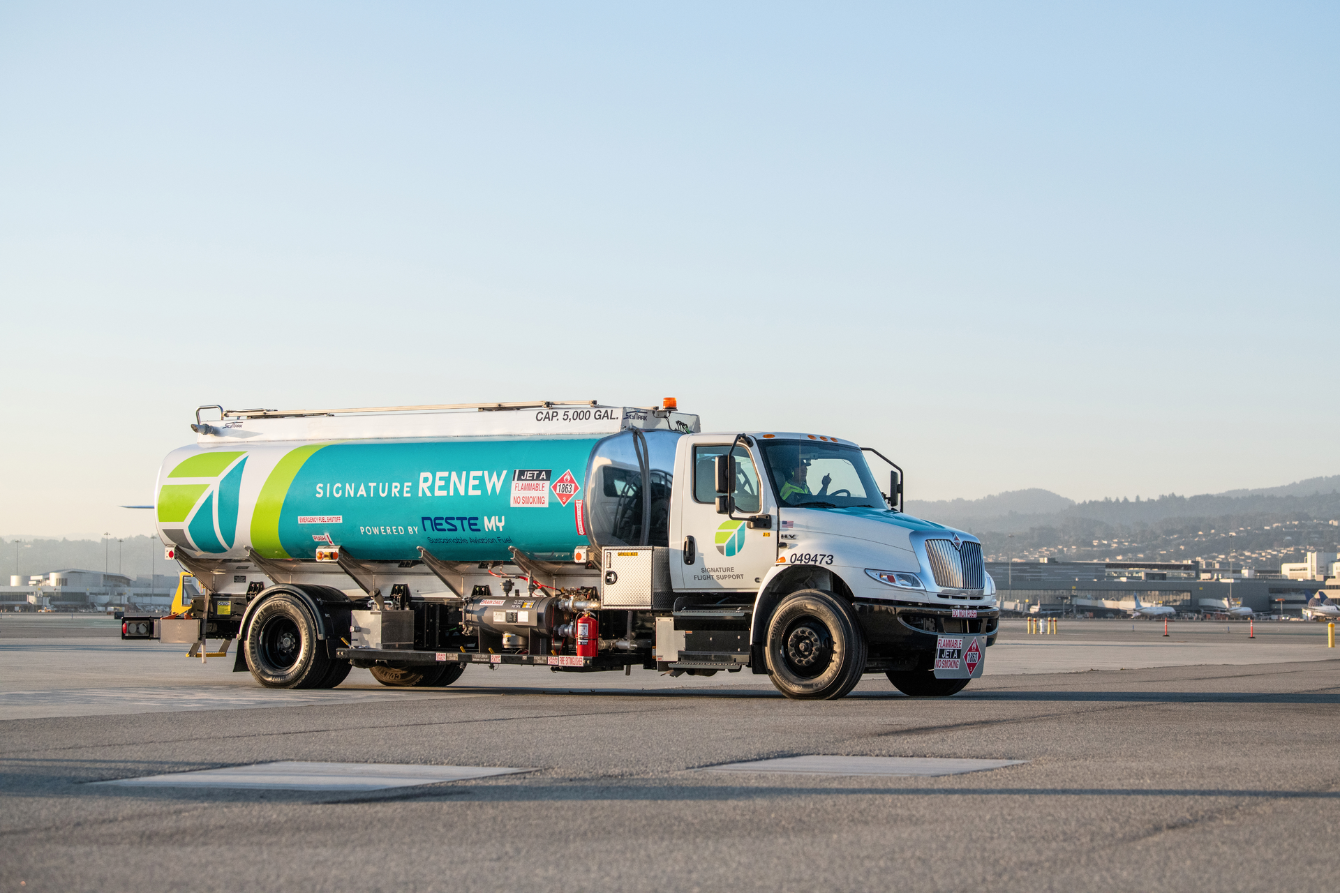 Signature Renew Fuel Truck At Sfo