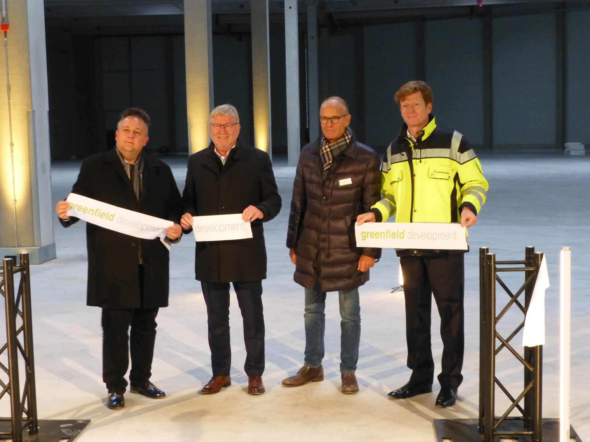 Inauguration of the second construction phase by G&ouml;tz Ahmelmann, CEO Mitteldeutsche Flugh&auml;fen, Christian K&uuml;hn, managing partner greenfield development, J&uuml;rgen Georgi, owner and CEO Georgi Group, Rayk Bergner, mayor of Schkeuditz.