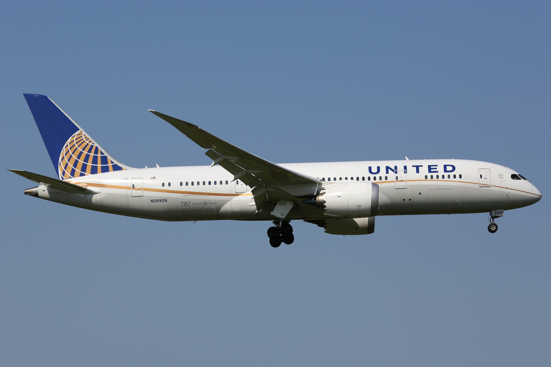 A December United Airlines flight from Hawaii to California nearly plunged into the Pacific Ocean before stabilizing.