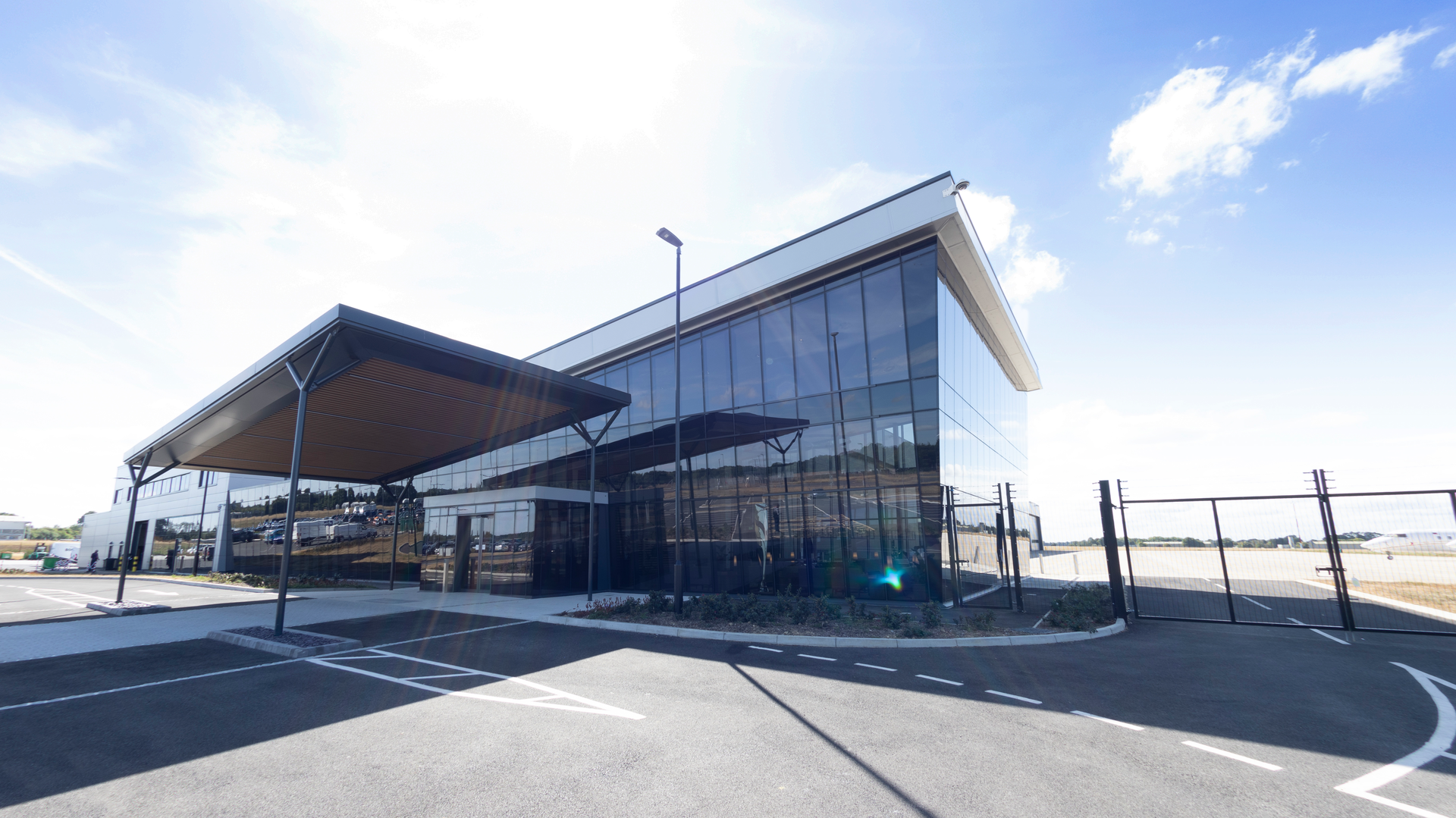 Ddba1010 London Service Center Opening Landing Page 1 W8 A4228 V1 641b56dfa859a